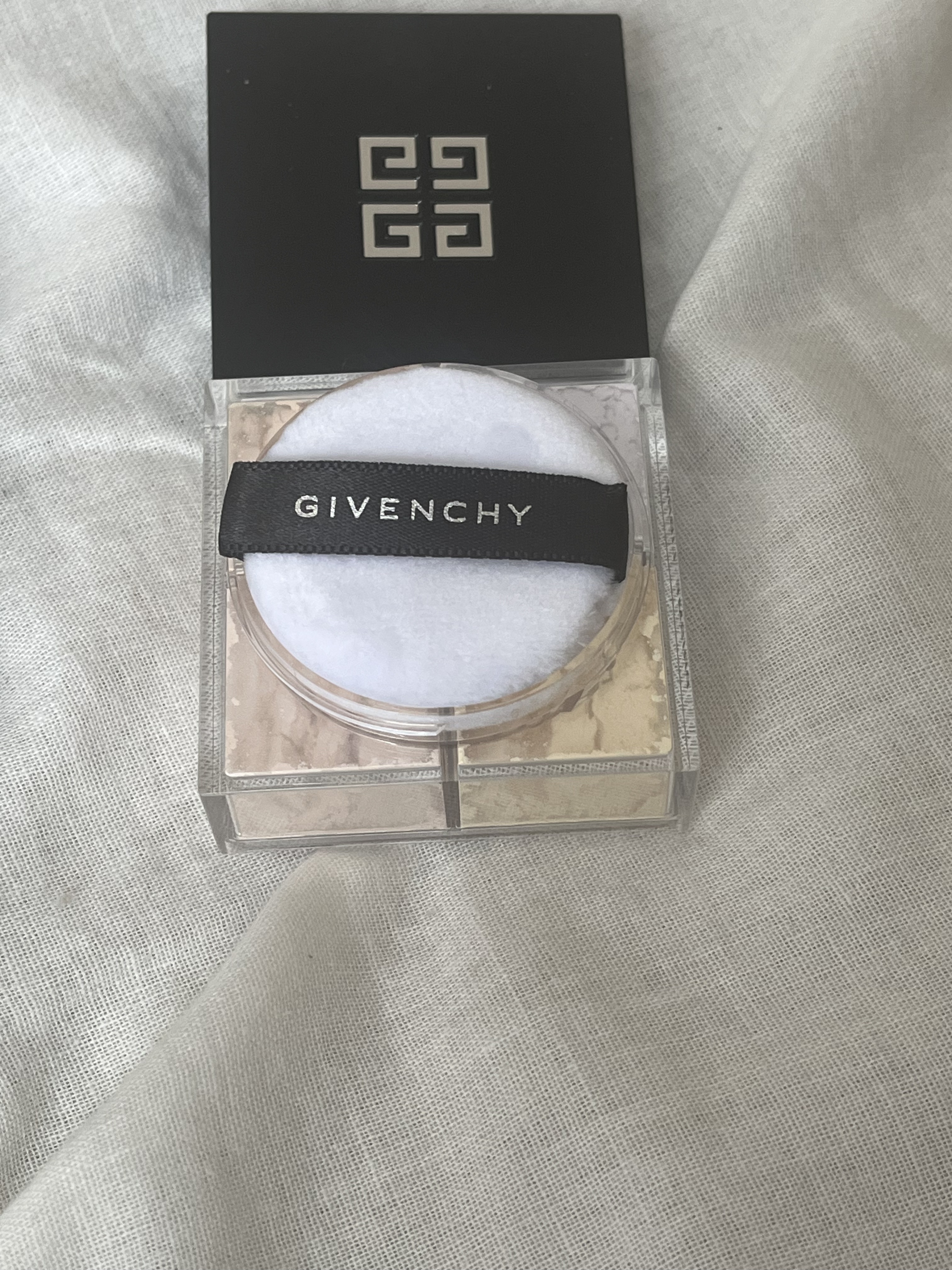 プリズム・リーブル No.02 ホワイト・サテン/GIVENCHY/ルースパウダーを使ったクチコミ（2枚目）