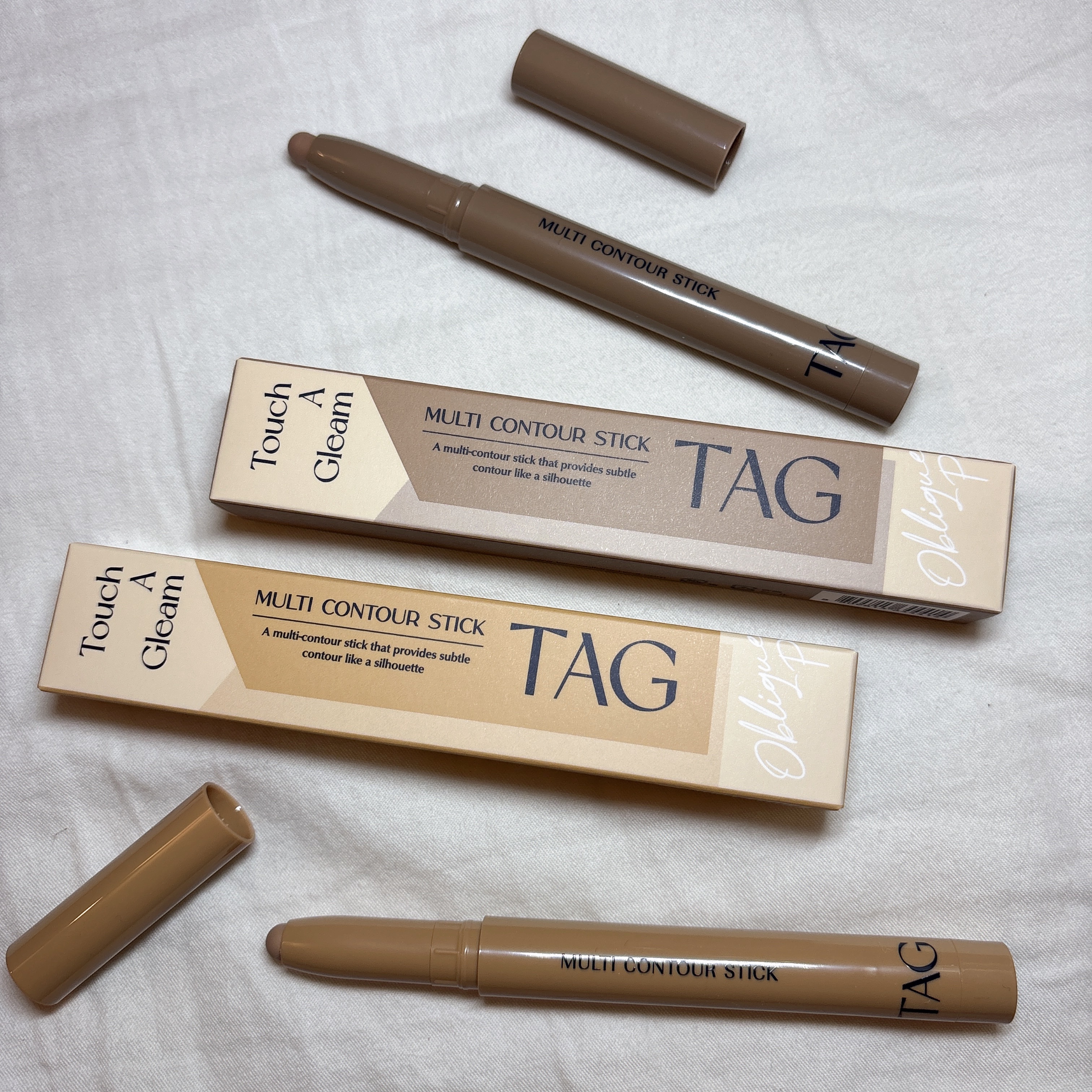 ・思うがままに伸ばして塗れる
ソフトテクスチャー！

・丸いスティックタイプで
狭い部分にも簡単に立体感を演出！

・好きな部位にレイヤーリングし
スティックのみで完結できる！

・スリムでなサイズ感で持ち運びしやすく
メイク直しの必アイテ