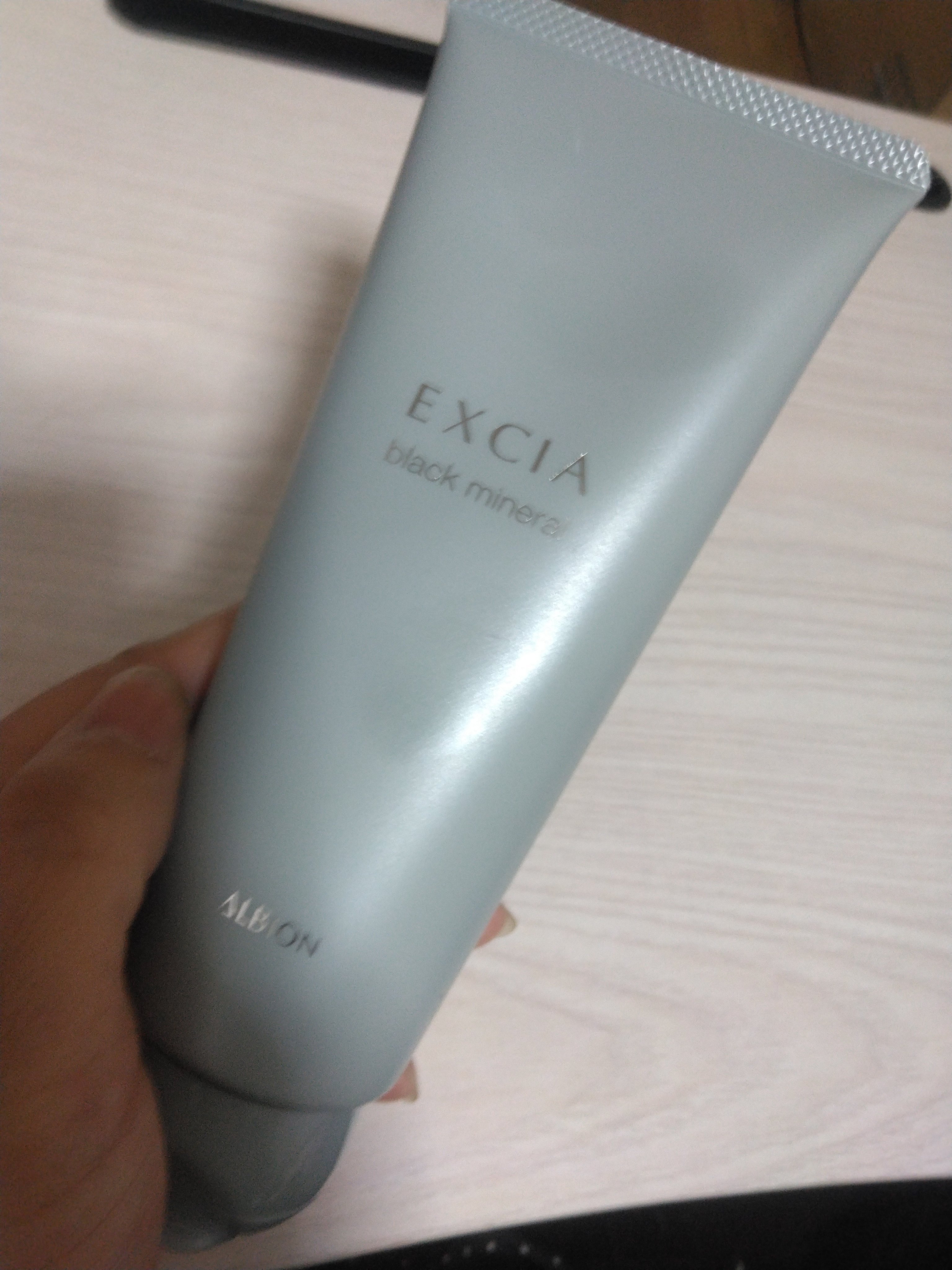 ALBION エクシア ブラックミネラルのクチコミ「️🖤漆黒のソフトスクラブで不要な角質️洗い流し🖤

☆ALBION
エクシア  ブラックミネラ.....」（1枚目）