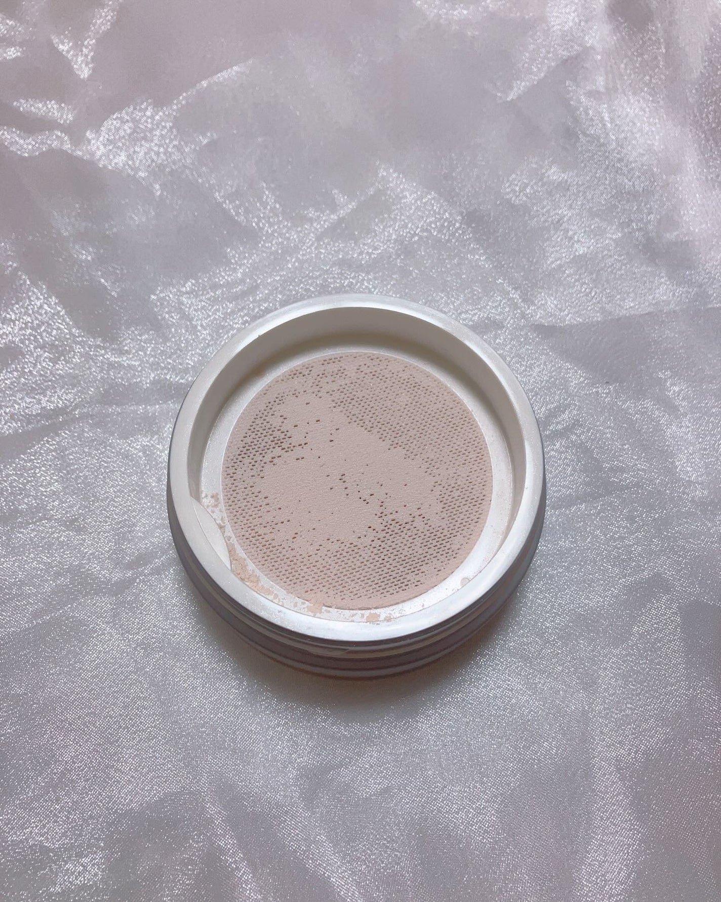 シルキー ライトフェイスパウダー/VanCleo/ルースパウダーを使ったクチコミ(2枚目)