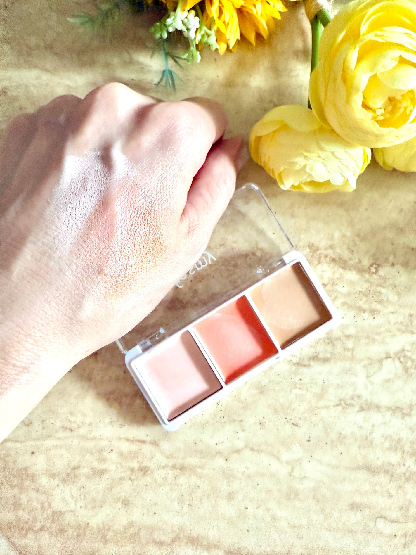 Shiho Arai on LIPS 「100円ショップワッツのオリジナルコスメブランド「fasmy」..」(4枚目)