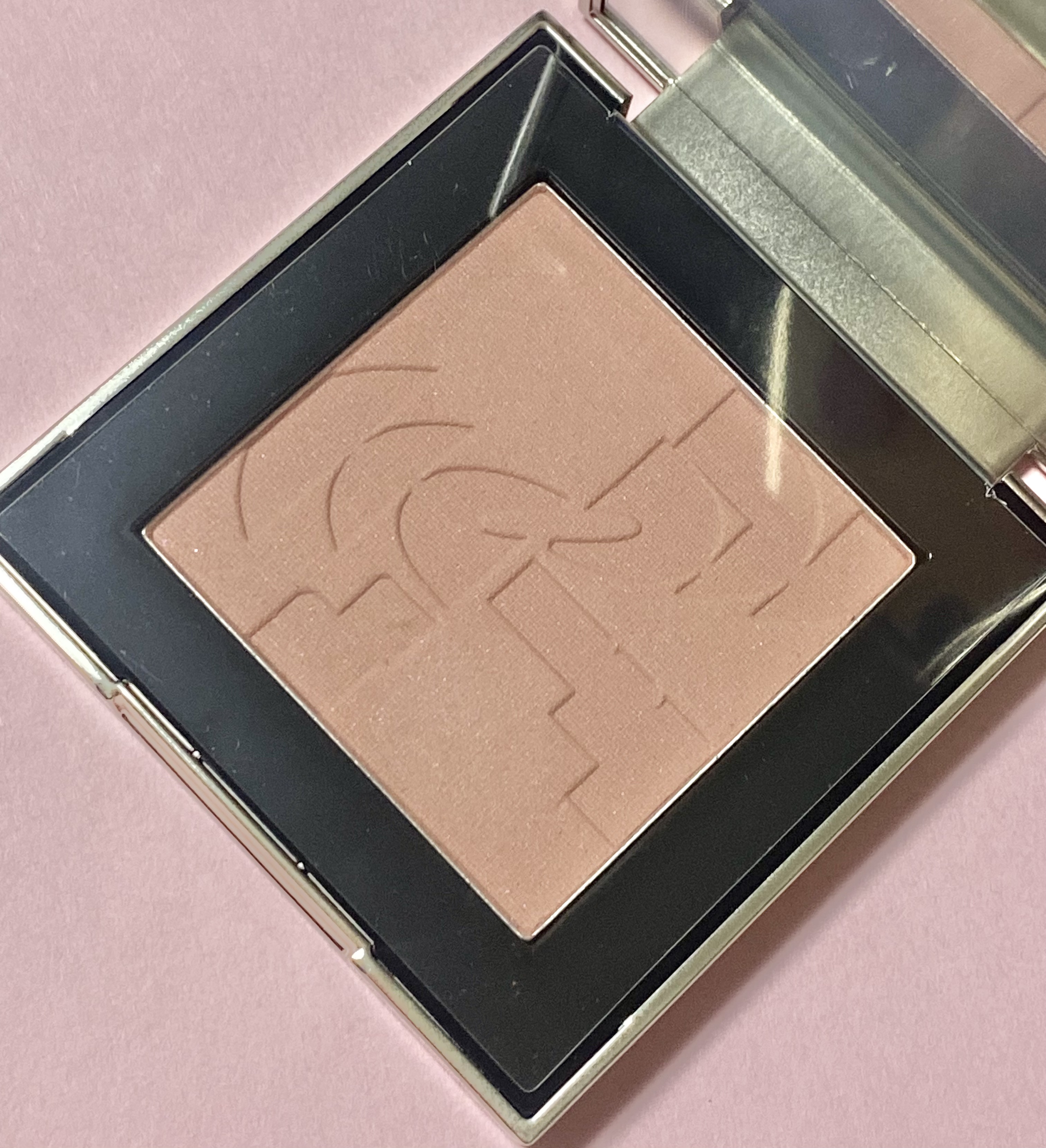 オールオーバーフェイスブラッシュ/TWO SLASH FOUR/パウダーチークを使ったクチコミ（1枚目）