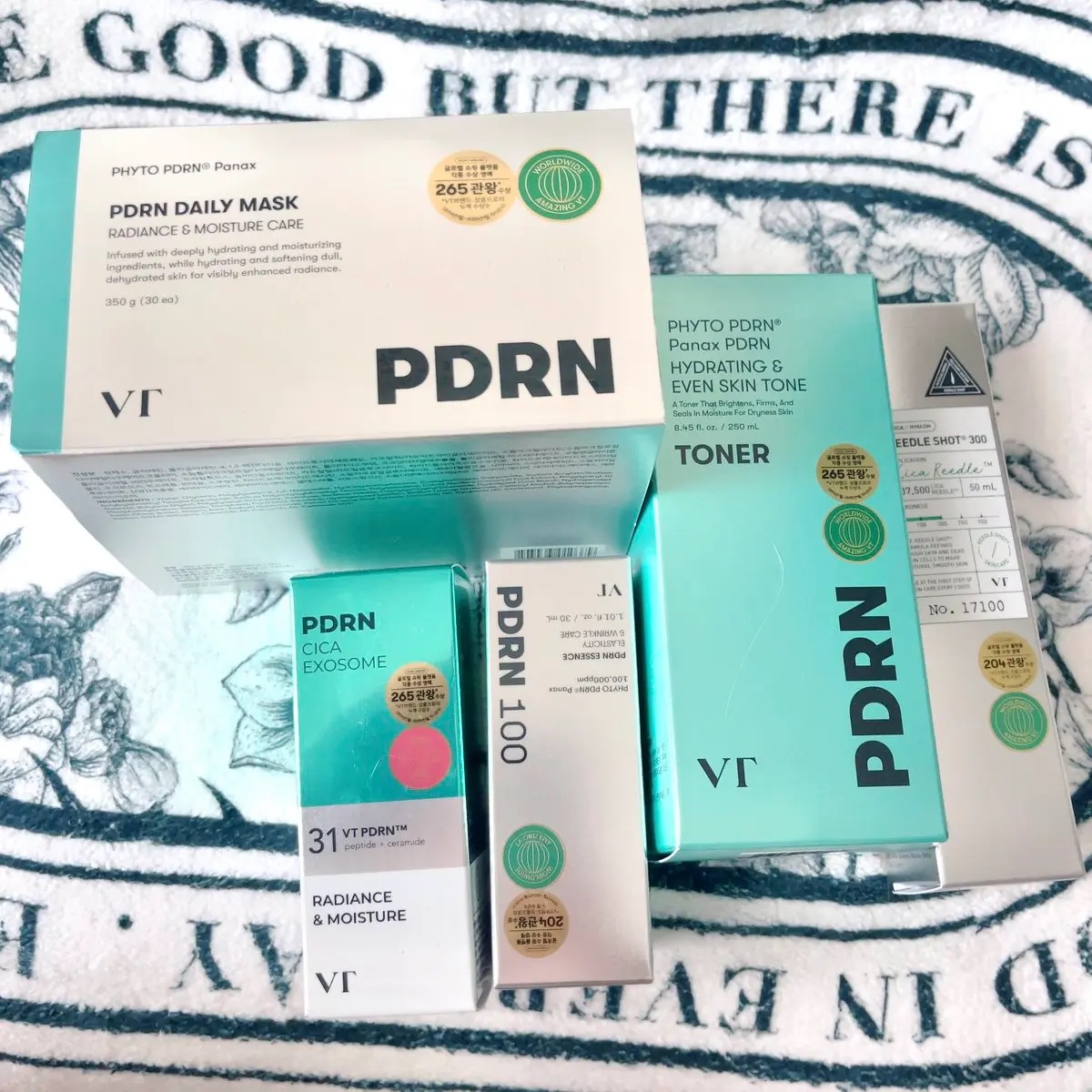 メガ割解禁！VTから「肌悩みニャンでも解決セット」が発売されるよ！

写真はPDRN5種セット🩵
✔PDRNトナー
✔PDRNマスク
✔PDRNアンプル
✔PDRNエッセンス
そしてギフトとして…
✔リードルショット50
✔「クロネコニャ