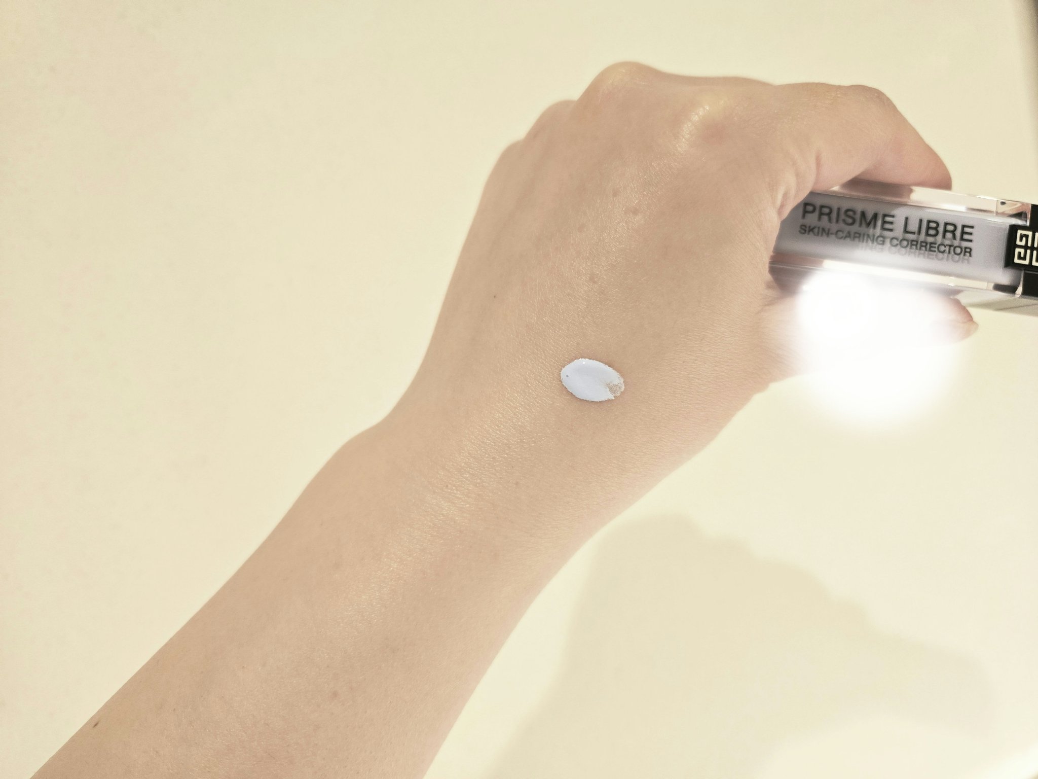 プリズム・リーブル・スキンケアリング・コレクター/GIVENCHY/化粧下地を使ったクチコミ（2枚目）
