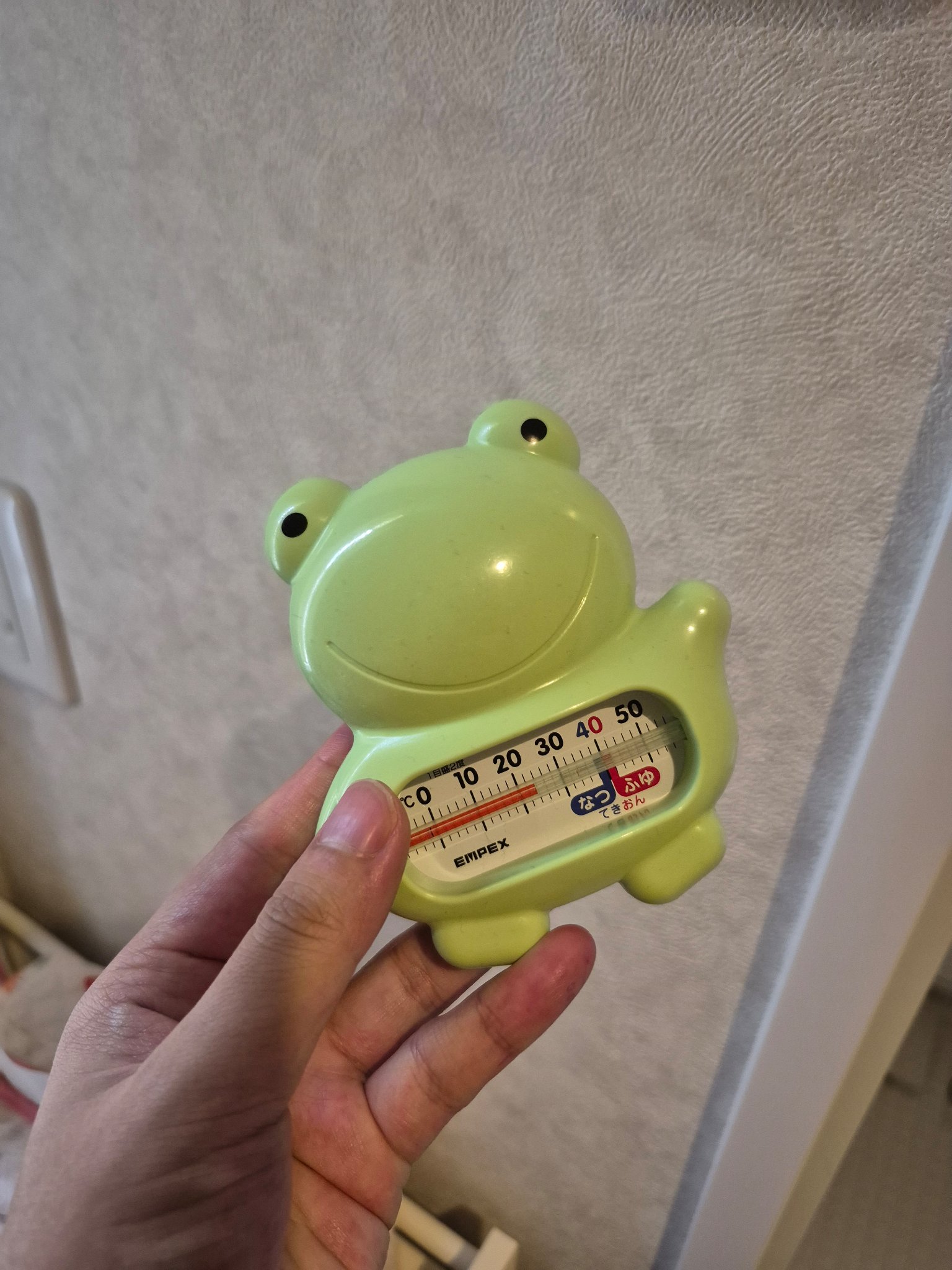 湯温計🐸🩷
べびたん👶に使う目的で買いましたが、
おふろの温度チェックができるので
かわいいしプカプカ浮かべて楽しんでます✨✨

西松屋🐰の湯温計でいちばんかわいいのに
いちばん安かった！！👏
わたしのお家のお風呂🛀は温度管理が