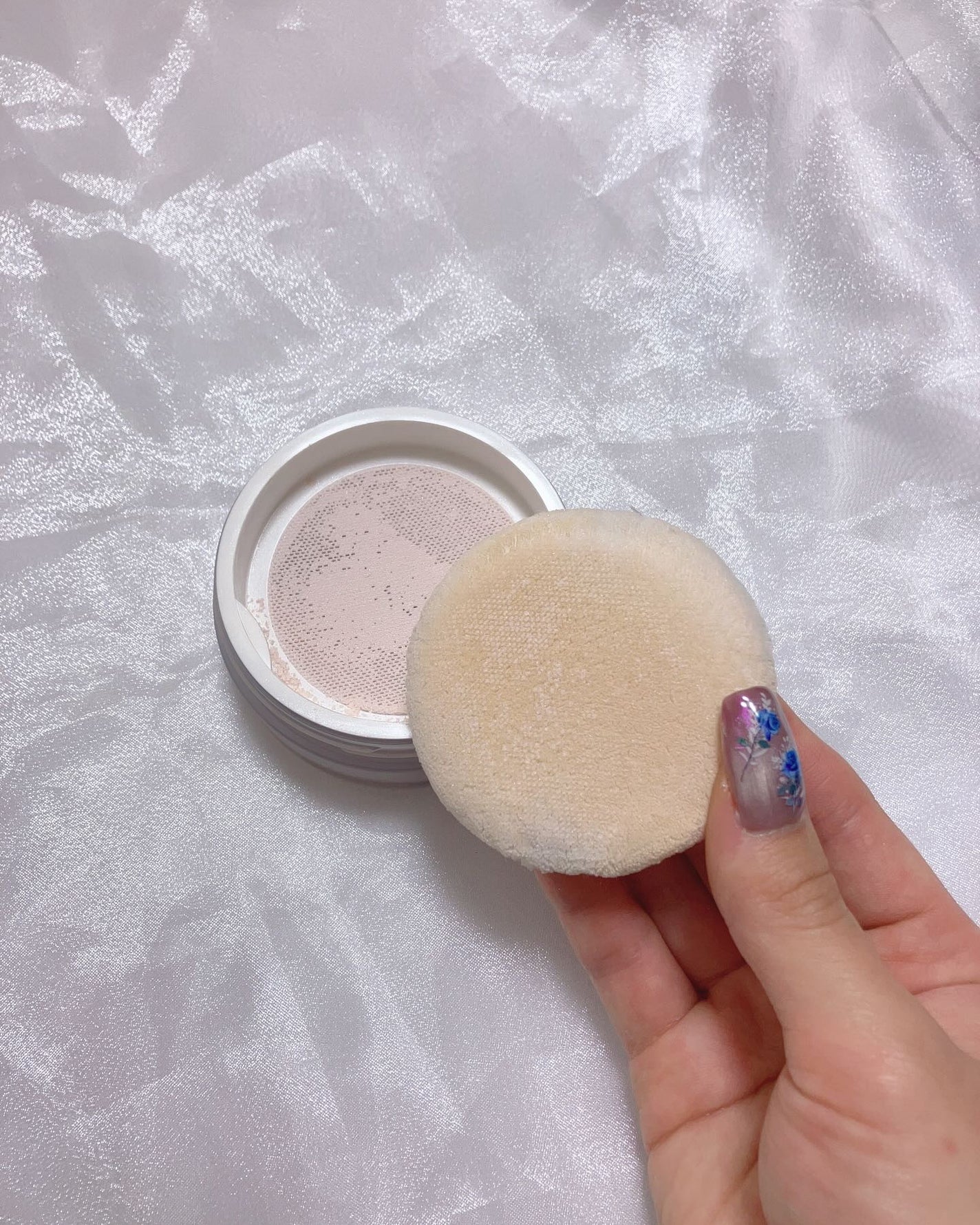 シルキー ライトフェイスパウダー/VanCleo/ルースパウダーを使ったクチコミ(3枚目)