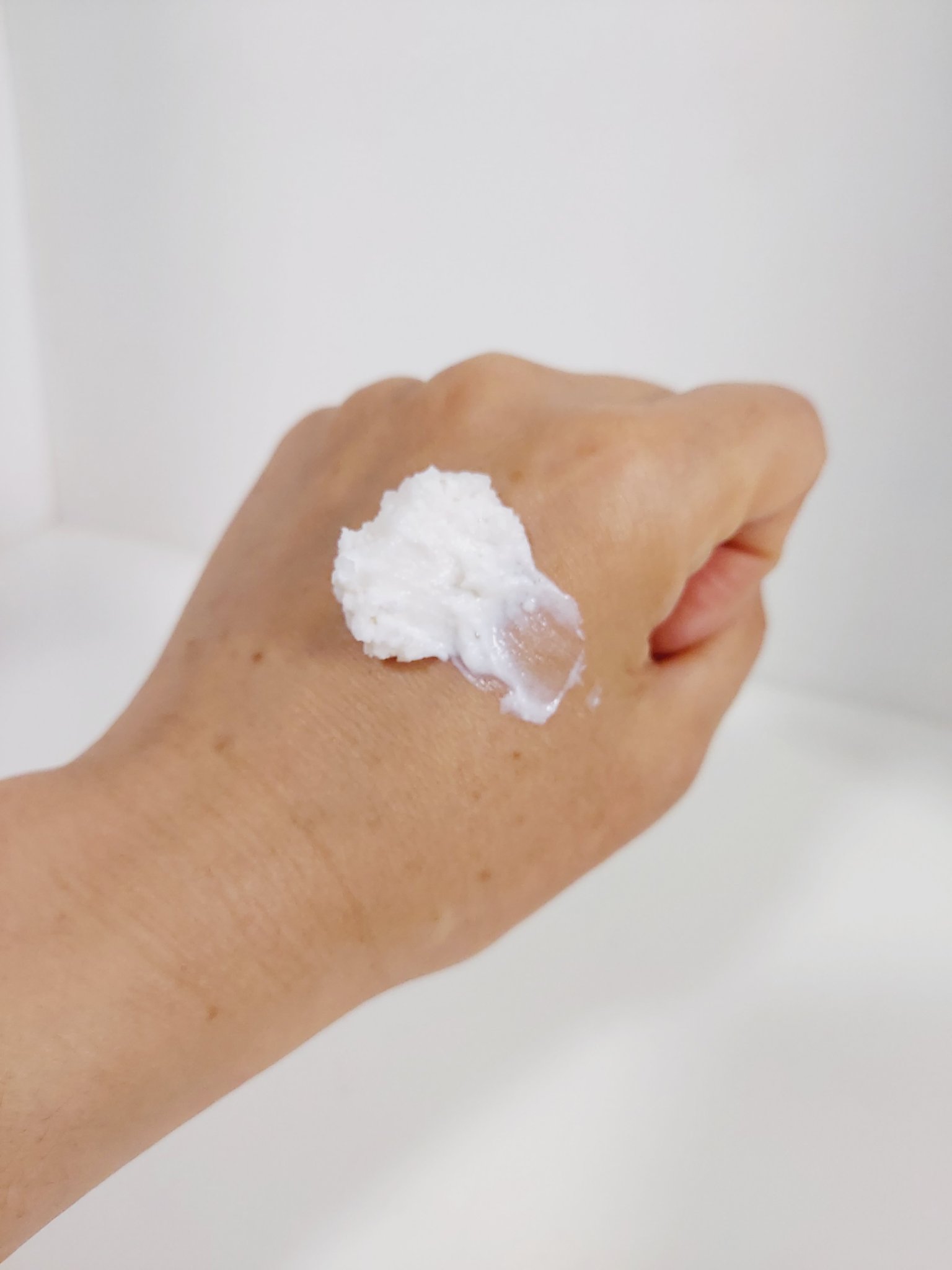 BnD マシュマロ コラーゲン AHA スクラブ /BnD/ボディスクラブを使ったクチコミ（2枚目）