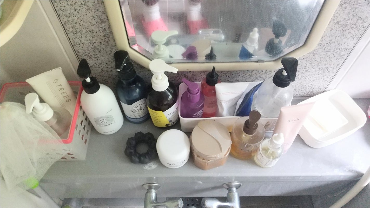 ヨナ フォロバ100 on LIPS 「家族からよく、お風呂場がヘアケアや化粧品がいろいろありすぎて、..」(2枚目)