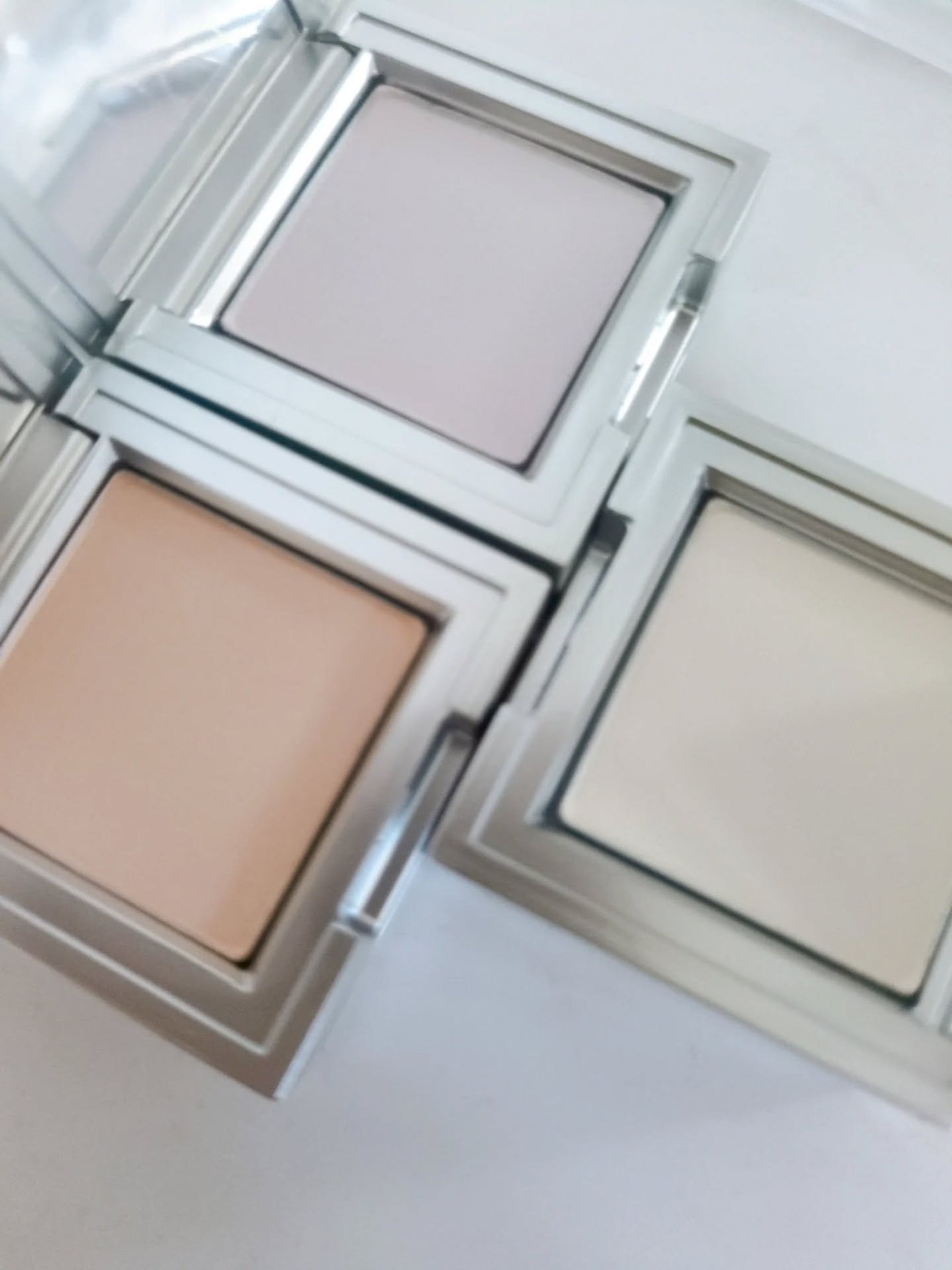 ストロビングフェイスキューブ/TWO SLASH FOUR/ハイライトを使ったクチコミ(4枚目)