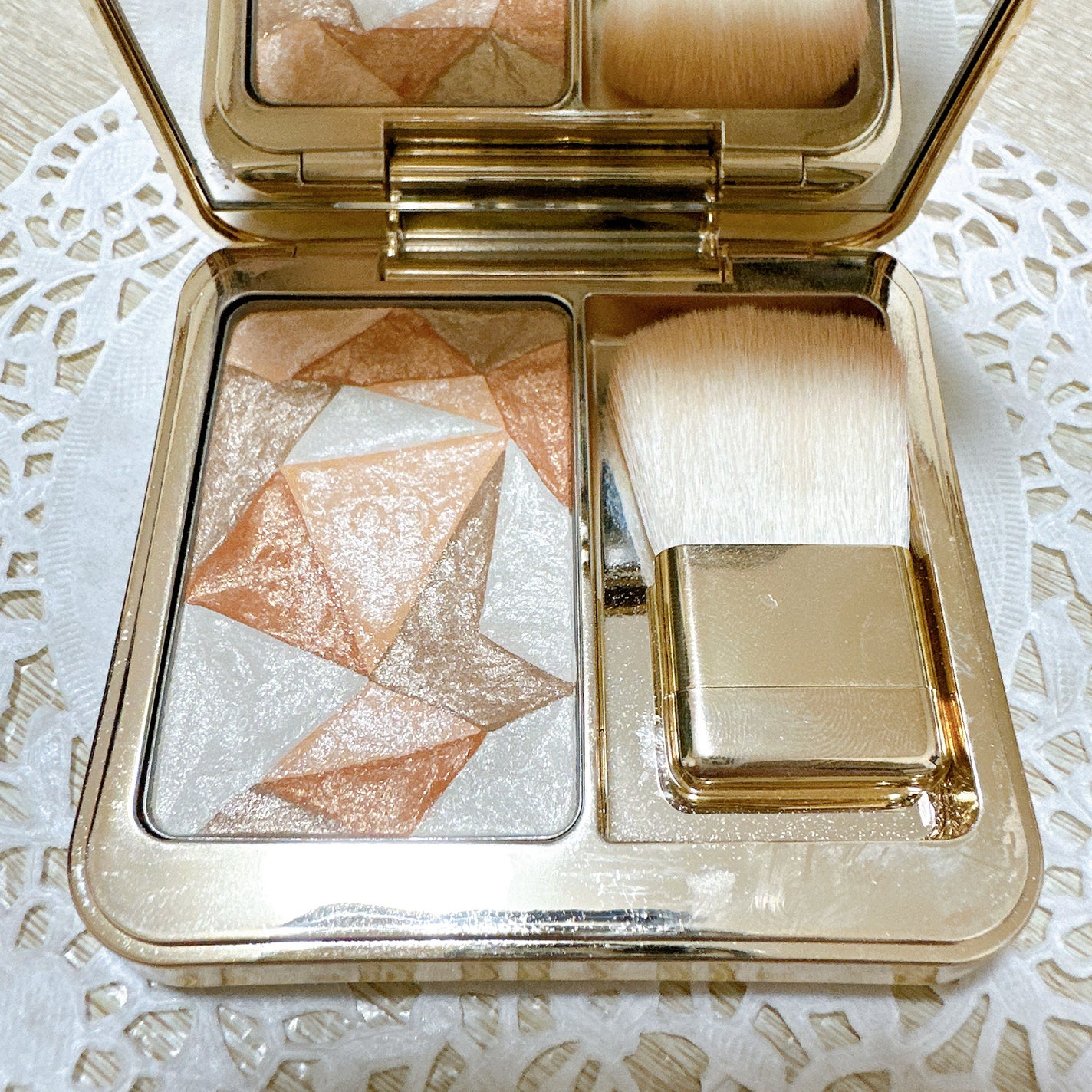 ル・レオスールデクラ /クレ・ド・ポー ボーテ/パウダーハイライトを使ったクチコミ(4枚目)