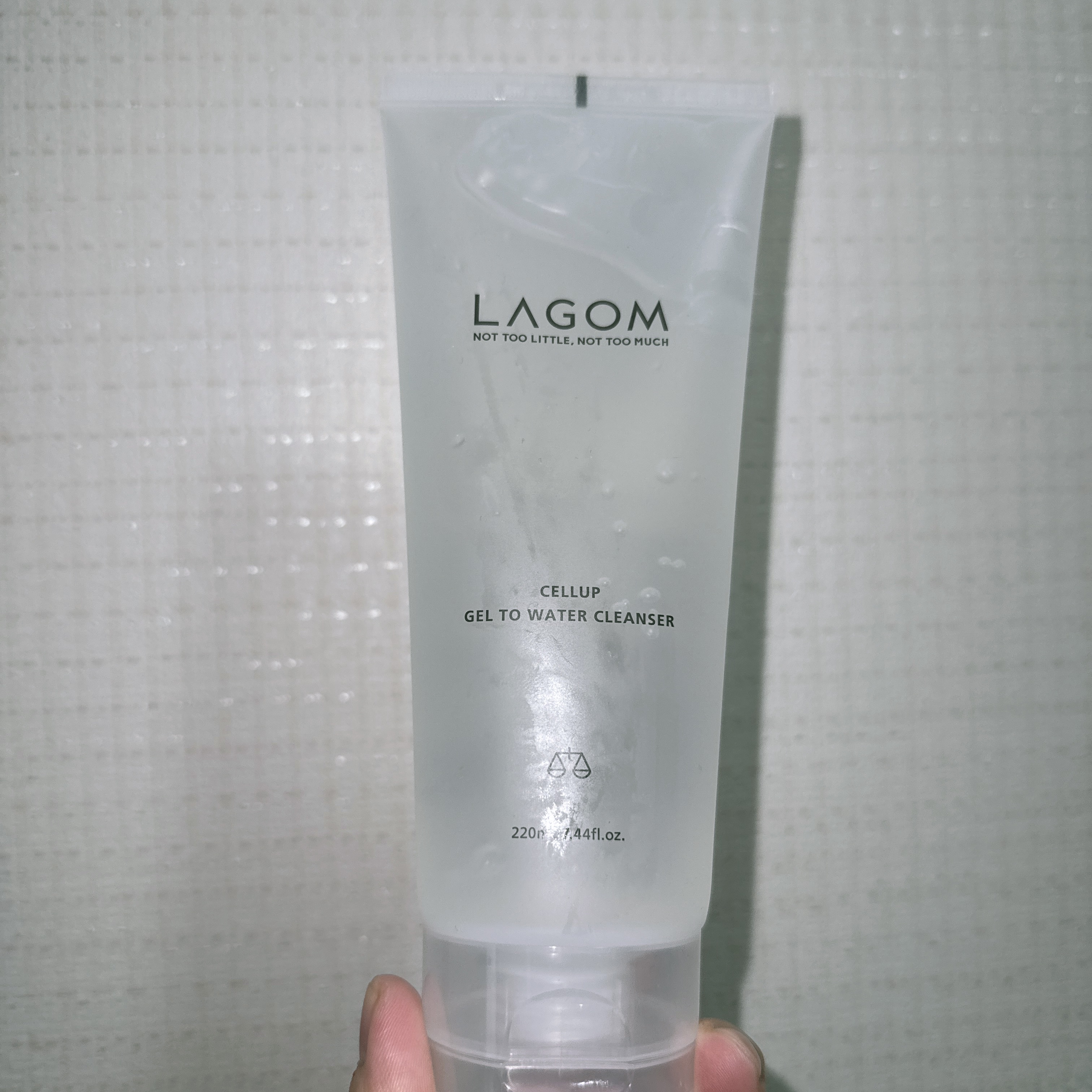  LAGOM ジェルトゥウォーター クレンザー 朝用洗顔 220ml ¥2,310

顔を濡らさずに馴染ませて、すすぐだけなので時短になって良いです！

洗顔にしてはお高いですが、たっぷり入っていてなかなかなくならないので意外とコスパ良いと