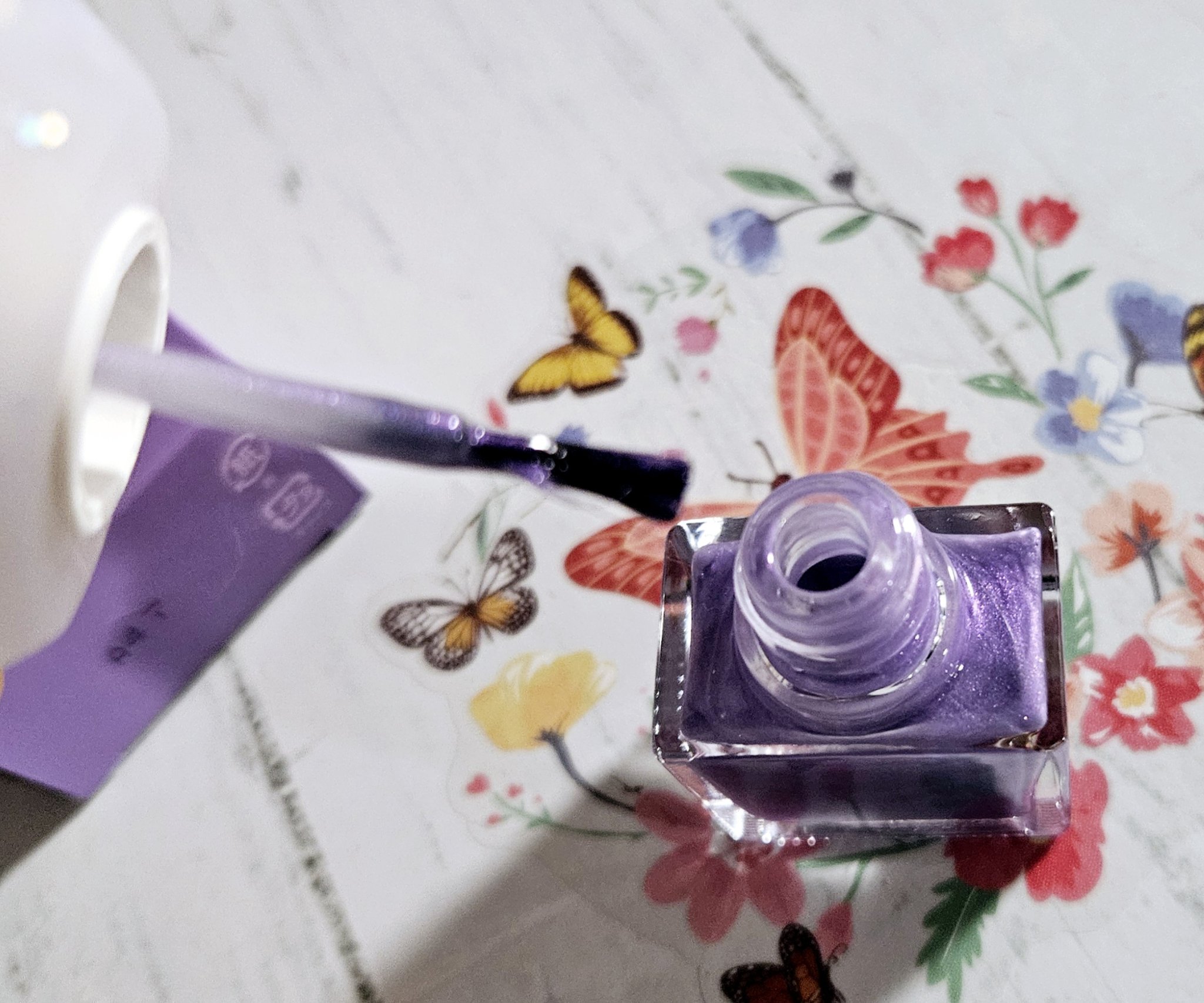 クリーチャーズネイル 04 TIME TRAVELER/MN/マニキュアを使ったクチコミ（2枚目）