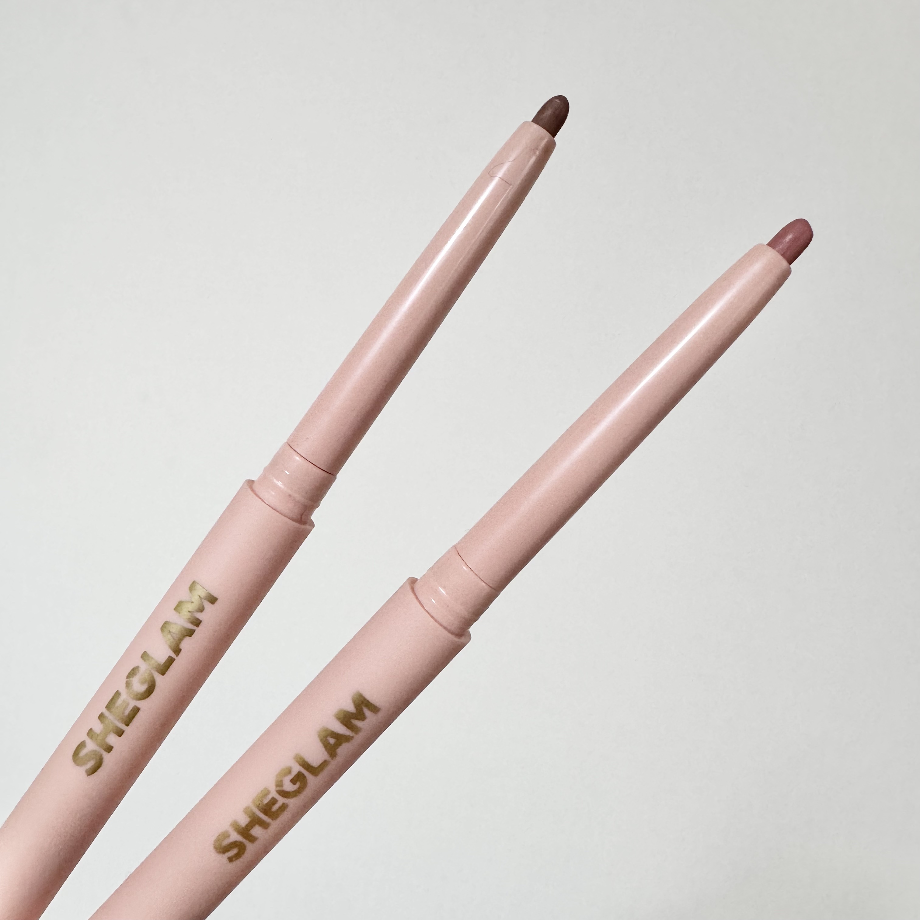 SHEGLAM クリーミーマットリップライナーペンシルのクチコミ「シーグラムのリップライナー👄

色味が使いやすくて良い感じ♡




#シーグラム #リップラ.....」（2枚目）