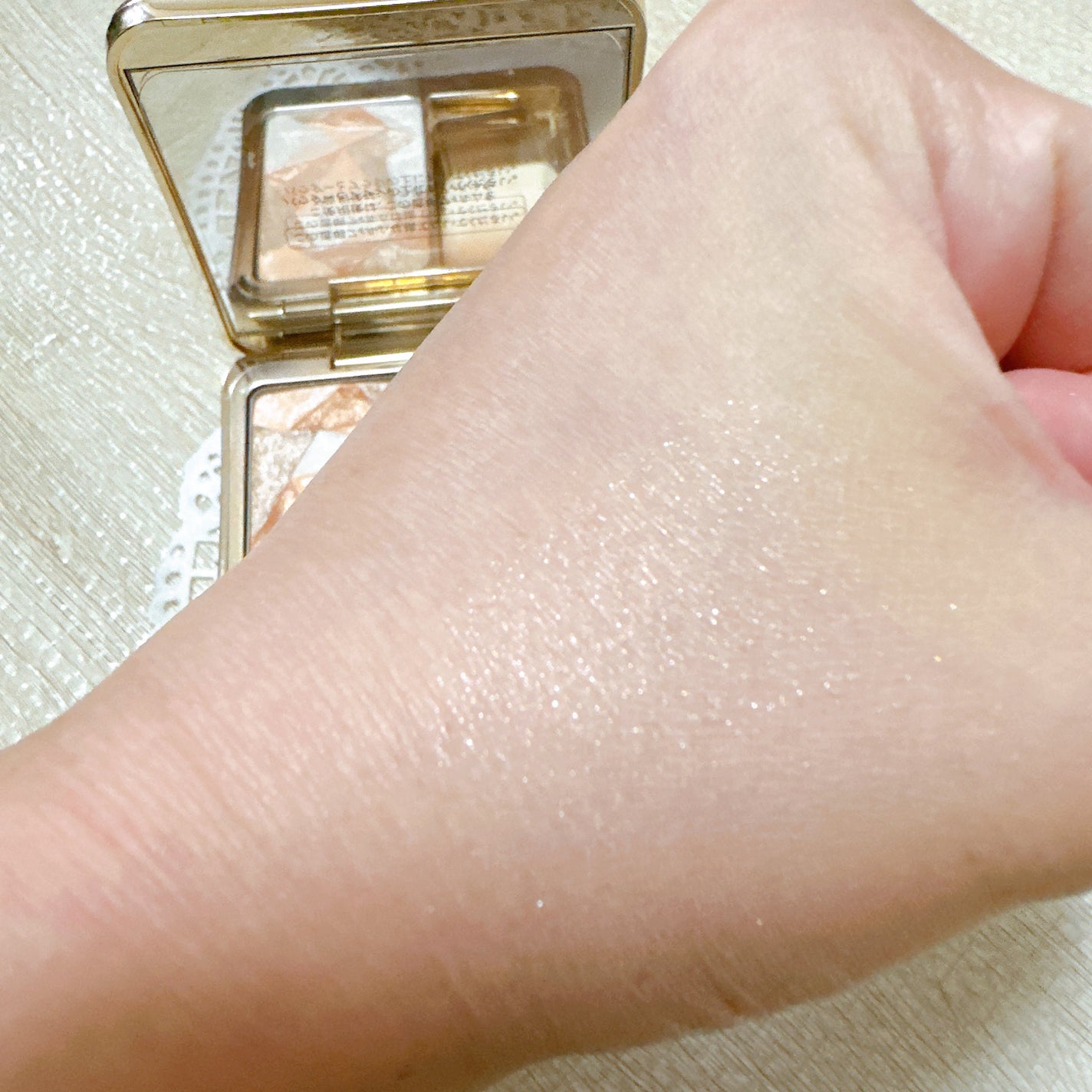 ル・レオスールデクラ /クレ・ド・ポー ボーテ/パウダーハイライトを使ったクチコミ(5枚目)