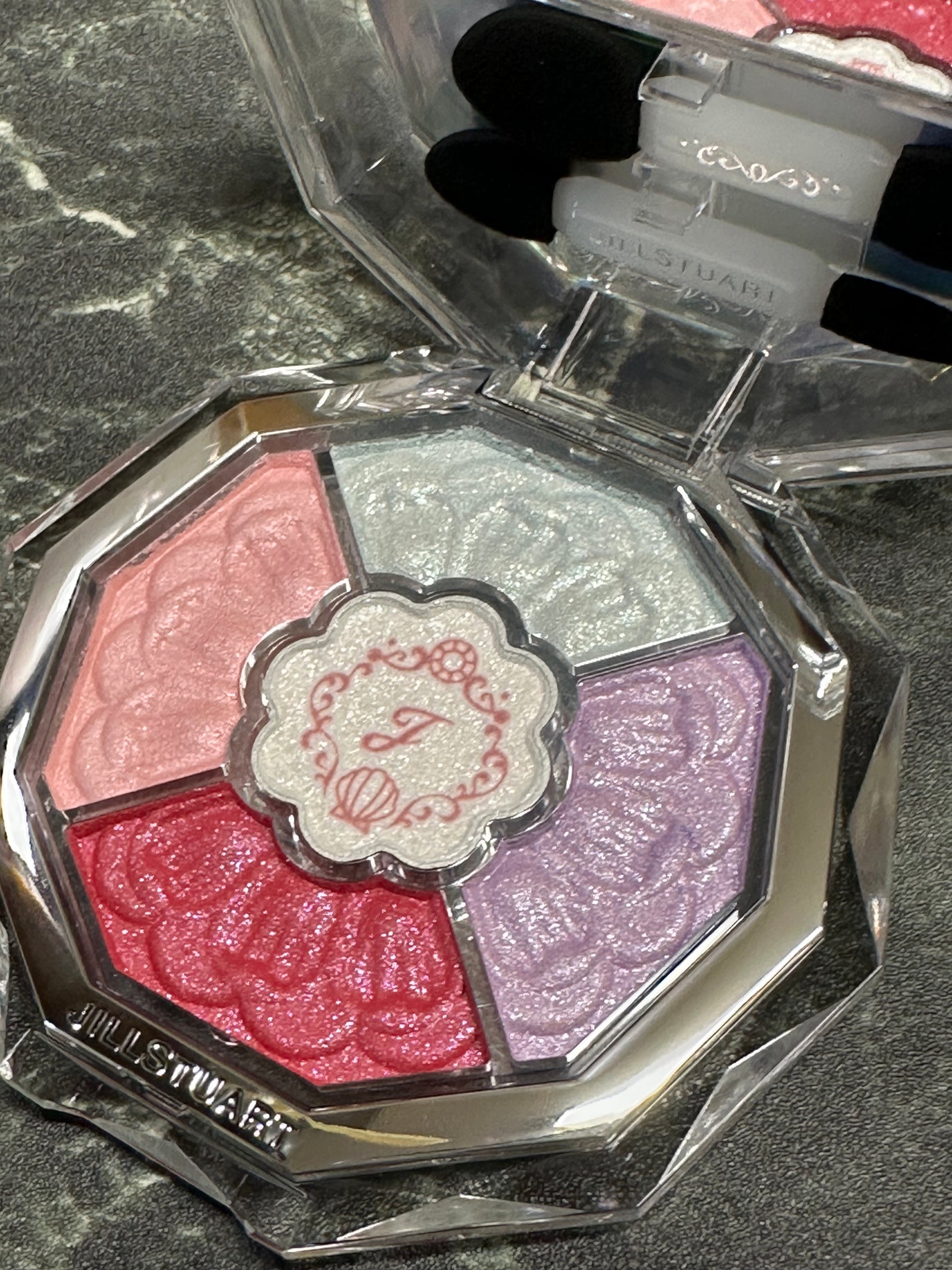 ジルスチュアート ブルームクチュール アイズ ジュエルドブーケ/JILL STUART/アイシャドウパレットを使ったクチコミ(1枚目)