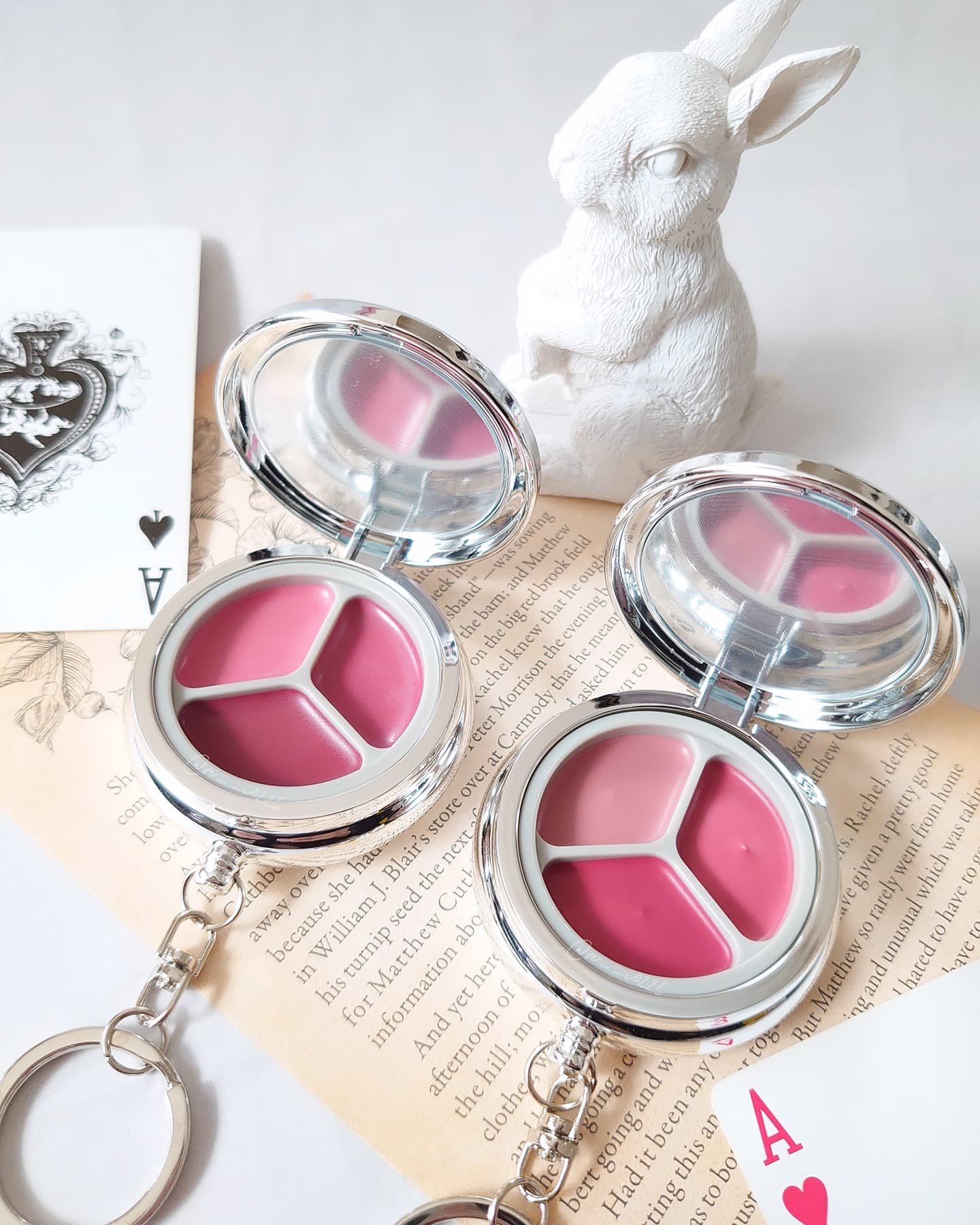 Dintoの口紅 グローイングタイムトゥーキスアンドブラッシュ他、1商品