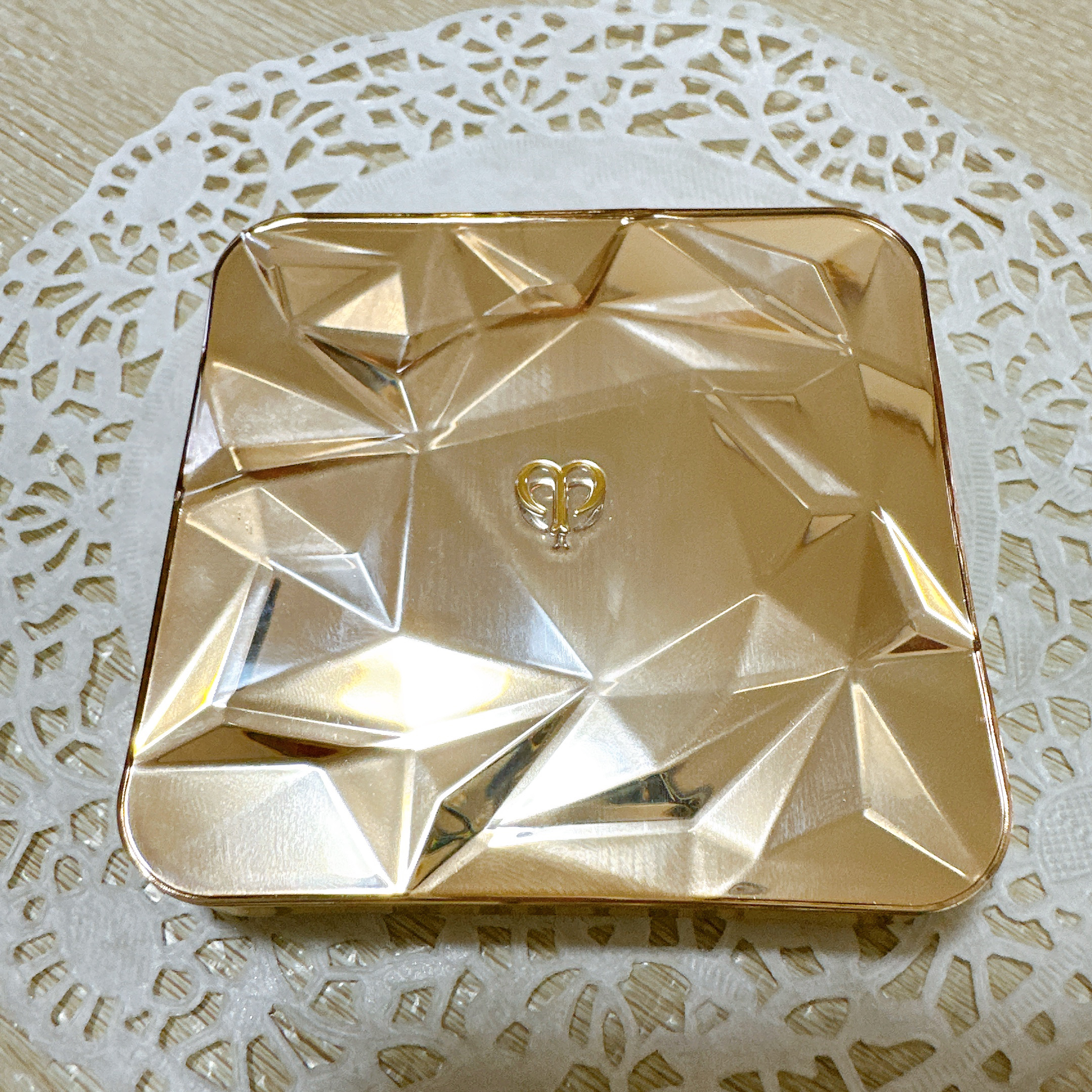 ル・レオスールデクラ /クレ・ド・ポー ボーテ/パウダーハイライトを使ったクチコミ（2枚目）