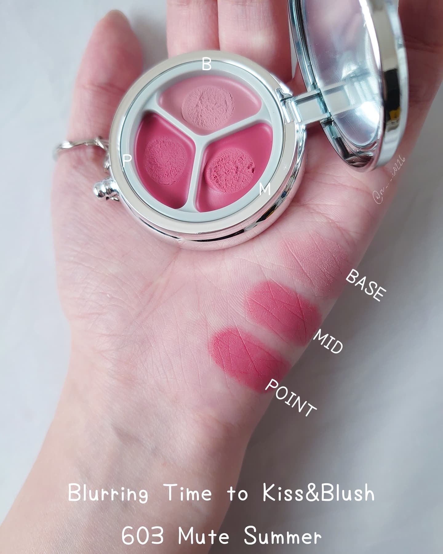 Dintoの口紅 グローイングタイムトゥーキスアンドブラッシュ他、1商品