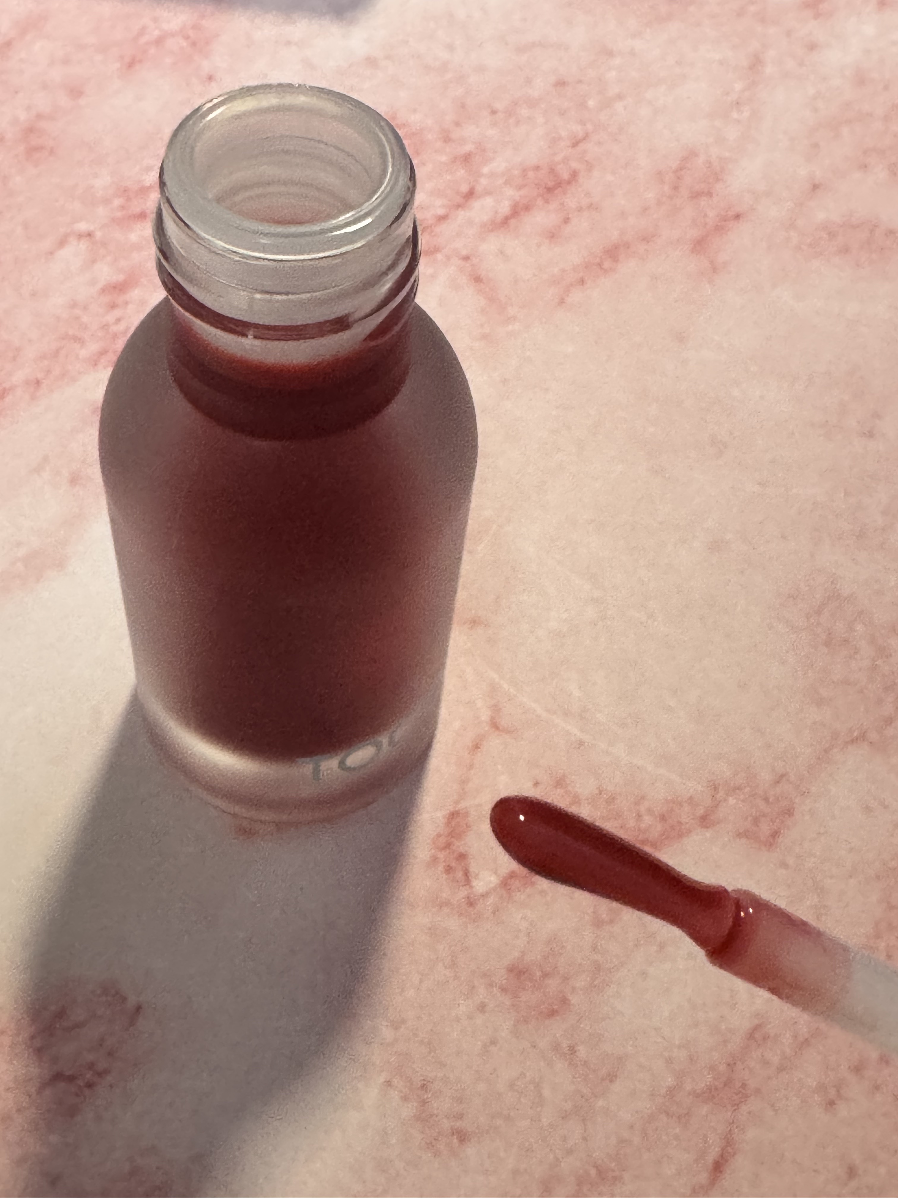 ジューシーベリープランピングリップオイル/TOCOBO/リップグロスを使ったクチコミ（2枚目）