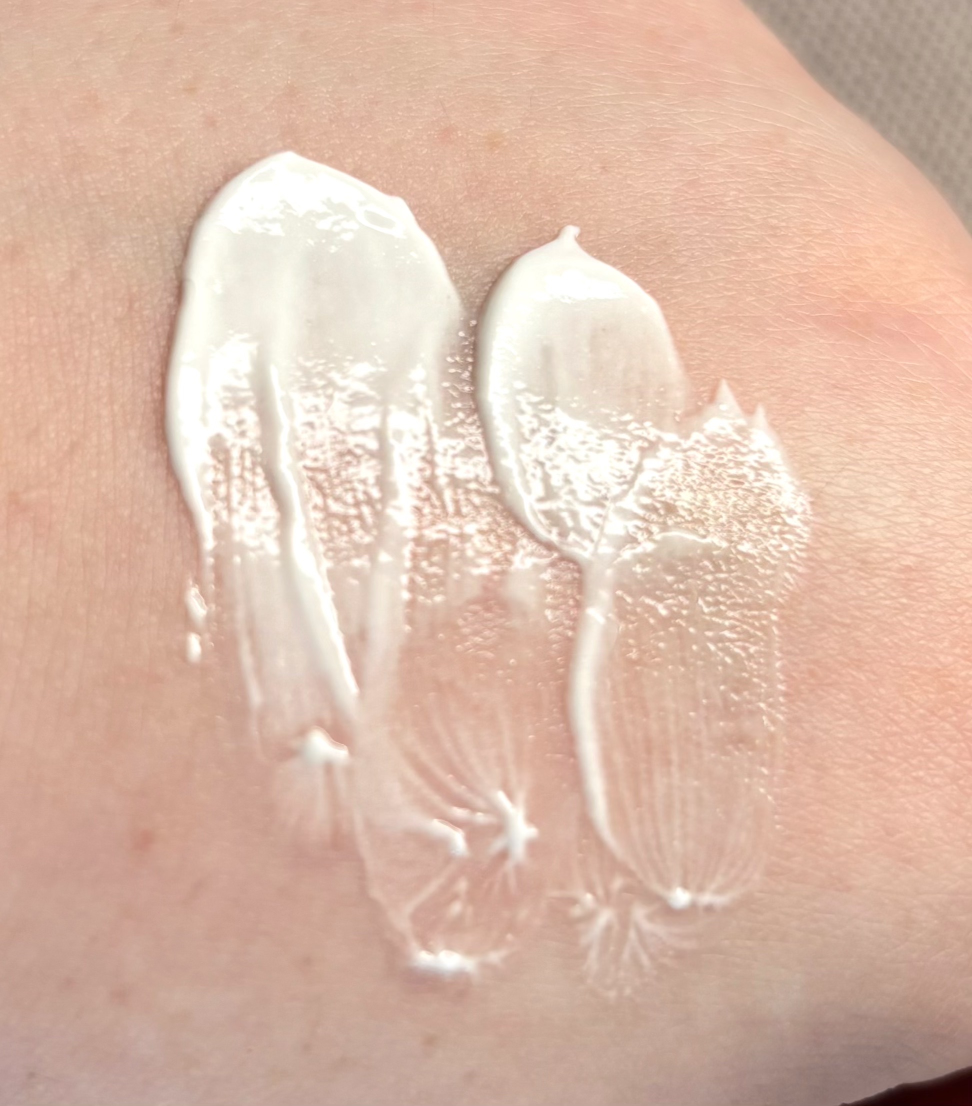 BnD ネックアイロン トーンアップ クリーム/BnD/ネック・デコルテケアを使ったクチコミ（2枚目）