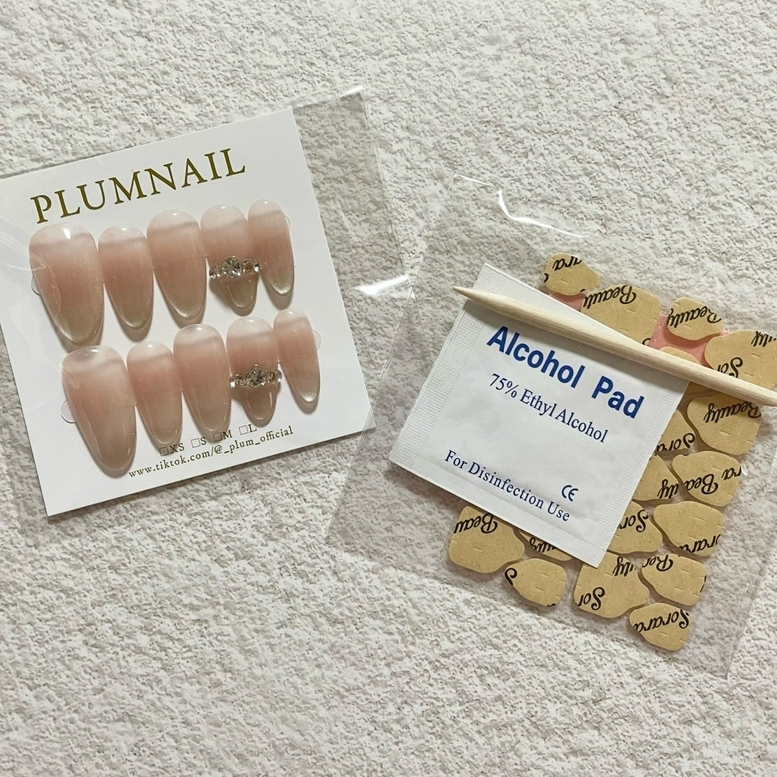 おゆみ🍀フォロバ100 on LIPS 「ネイルチップ専門店【PLUM】のピンクワンポイントオーバルナチ..」(3枚目)