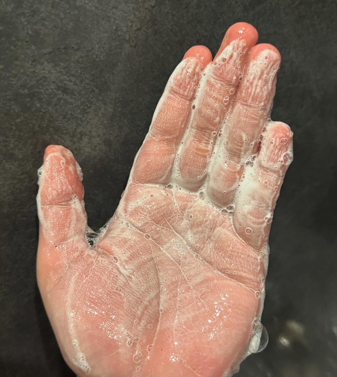 スクラブボディウォッシュ バースデイケーキ ラズベリーバニラ/LUV SCENT/ボディスクラブを使ったクチコミ(6枚目)