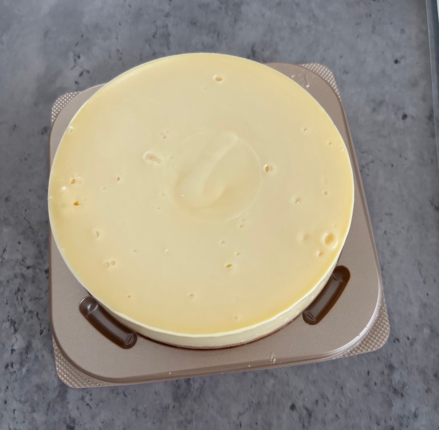 ぷぅぴぃ《紫コス部💜💗》 on LIPS 「ルタオベイクドチーズケーキこちらは、家族より家族な#ひろろんち..」(2枚目)