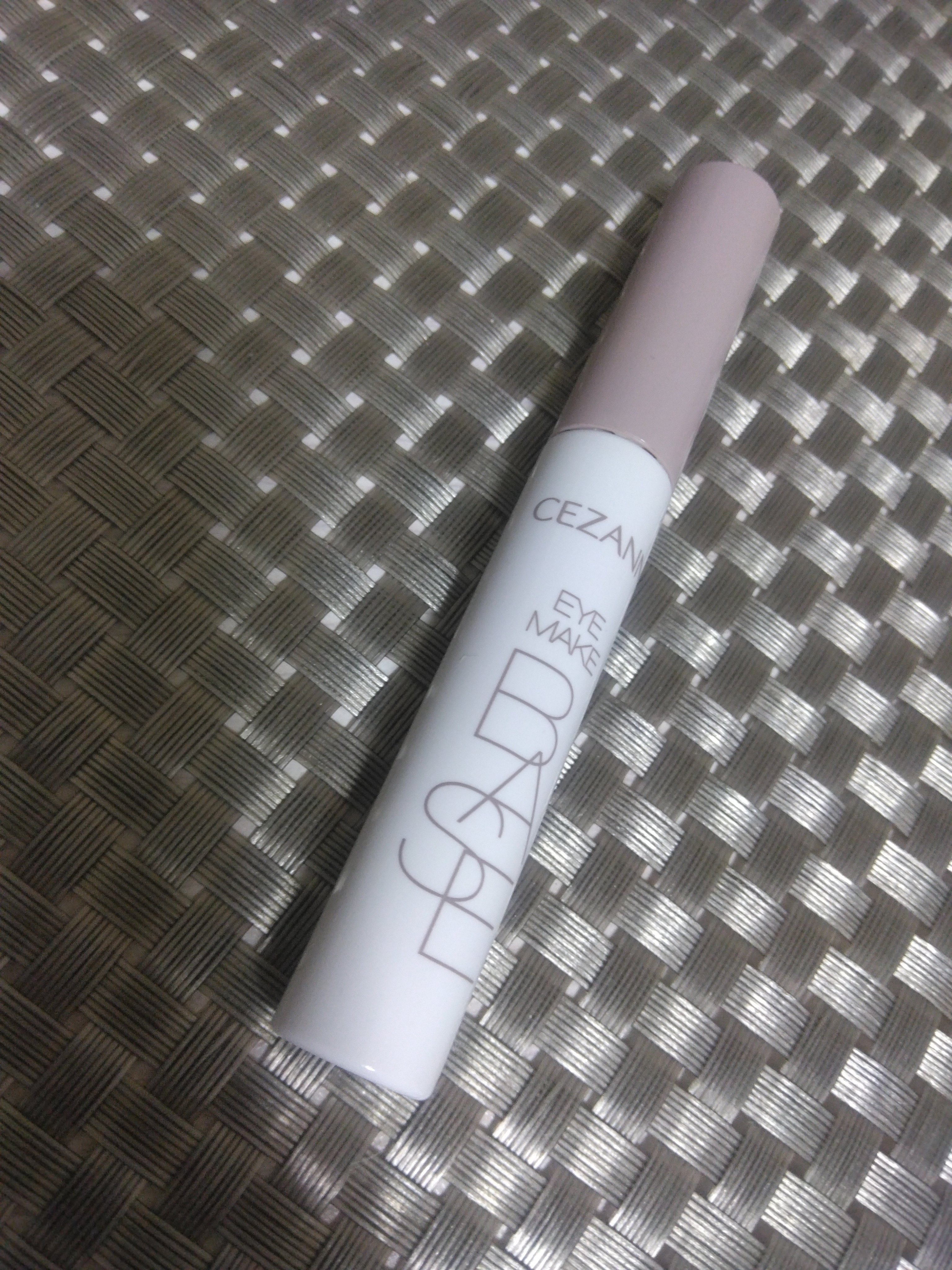 CEZANNE アイメイクベースのクチコミ「✨️プチプラでアイシャドウ色持ち発色お助け、目元用ベース✨️

★セザンヌ★
アイメイクベース.....」（1枚目）