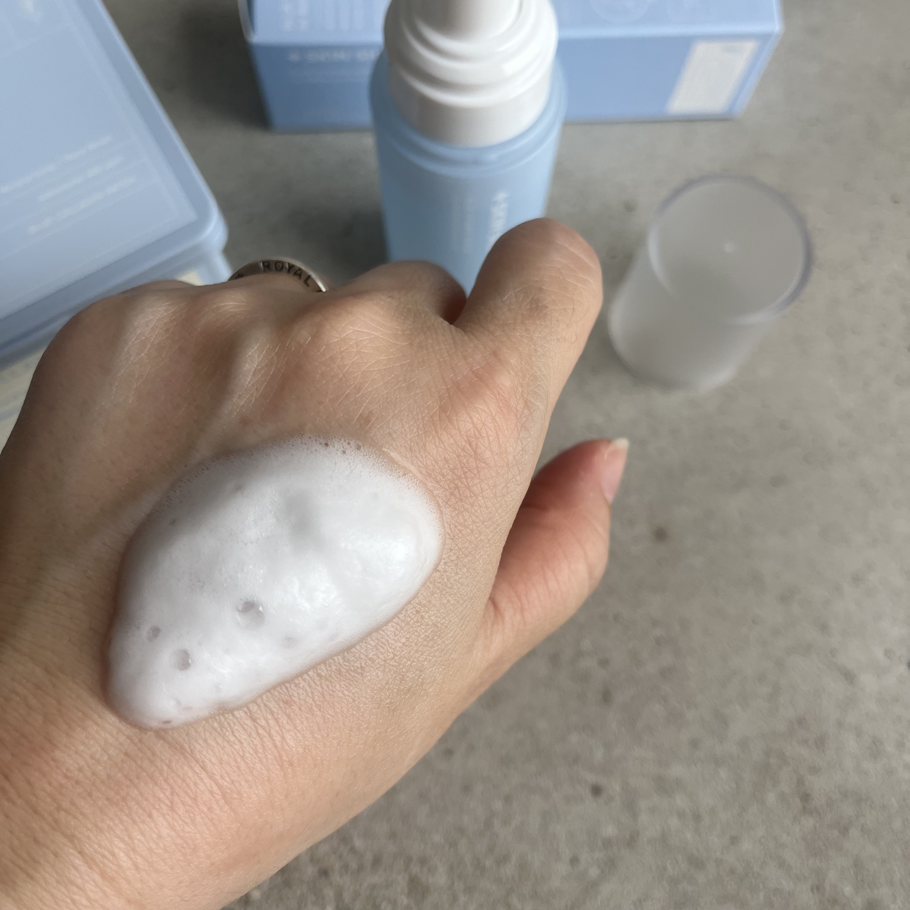 ブルービタミン バブルセラム エッセンス/SKIN SIGNAL/美容液を使ったクチコミ（2枚目）