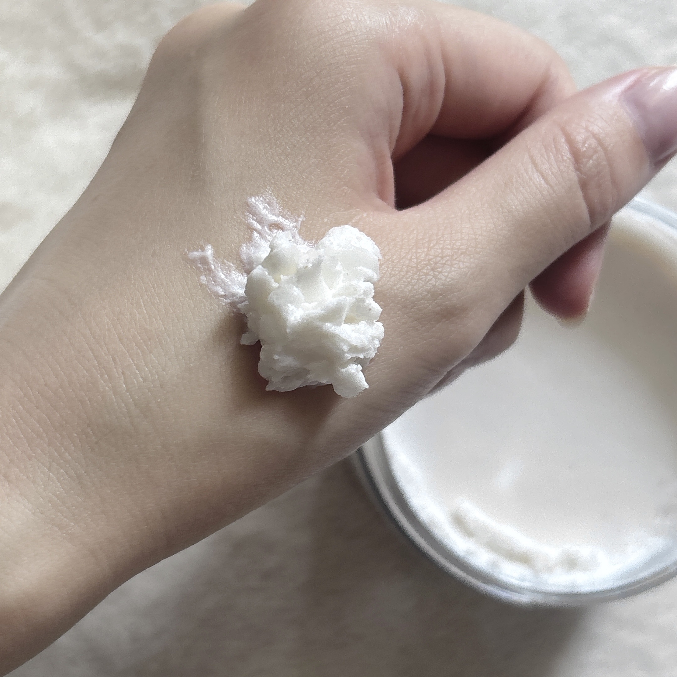 BnD マシュマロ コラーゲン AHA スクラブ /BnD/ボディスクラブを使ったクチコミ（3枚目）