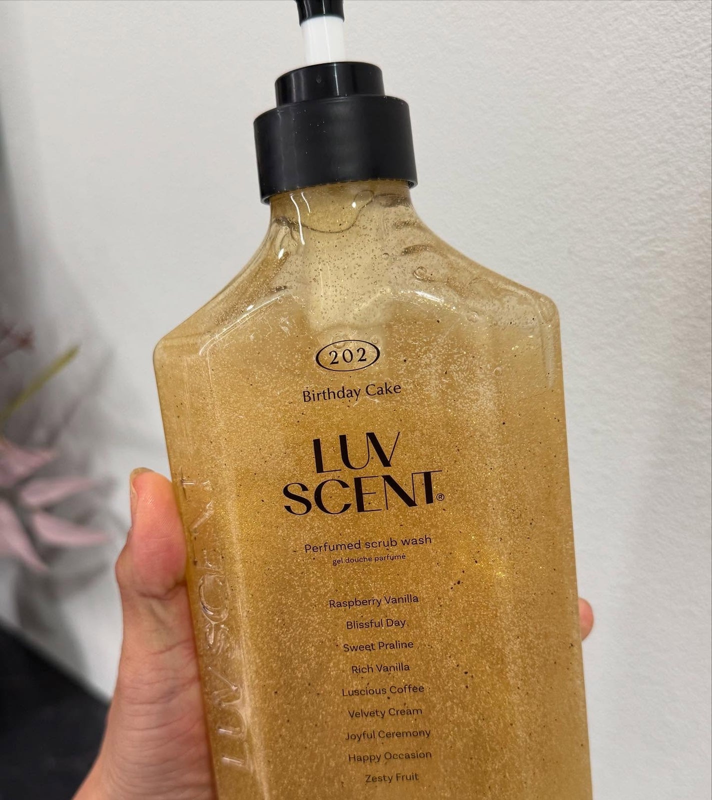 スクラブボディウォッシュ バースデイケーキ ラズベリーバニラ/LUV SCENT/ボディスクラブを使ったクチコミ(3枚目)