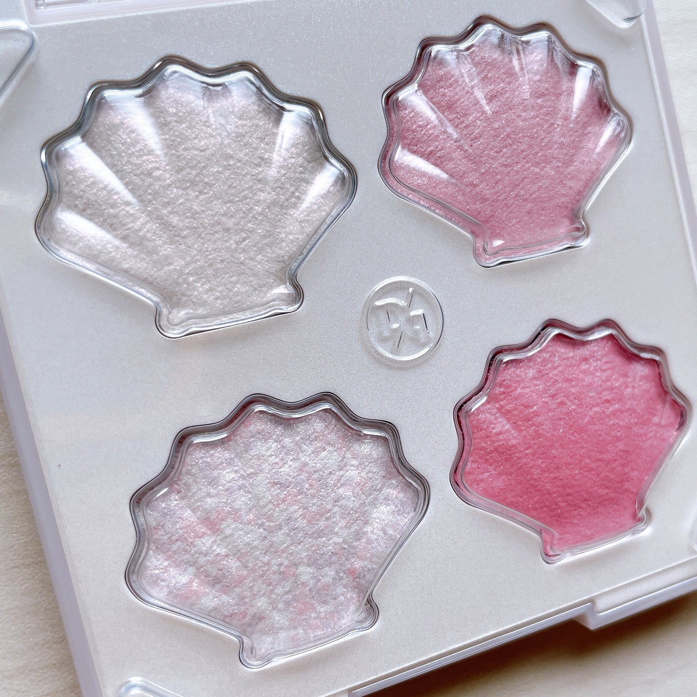 シャイングロイハイライターパレット/dasique/クリームハイライトを使ったクチコミ(4枚目)