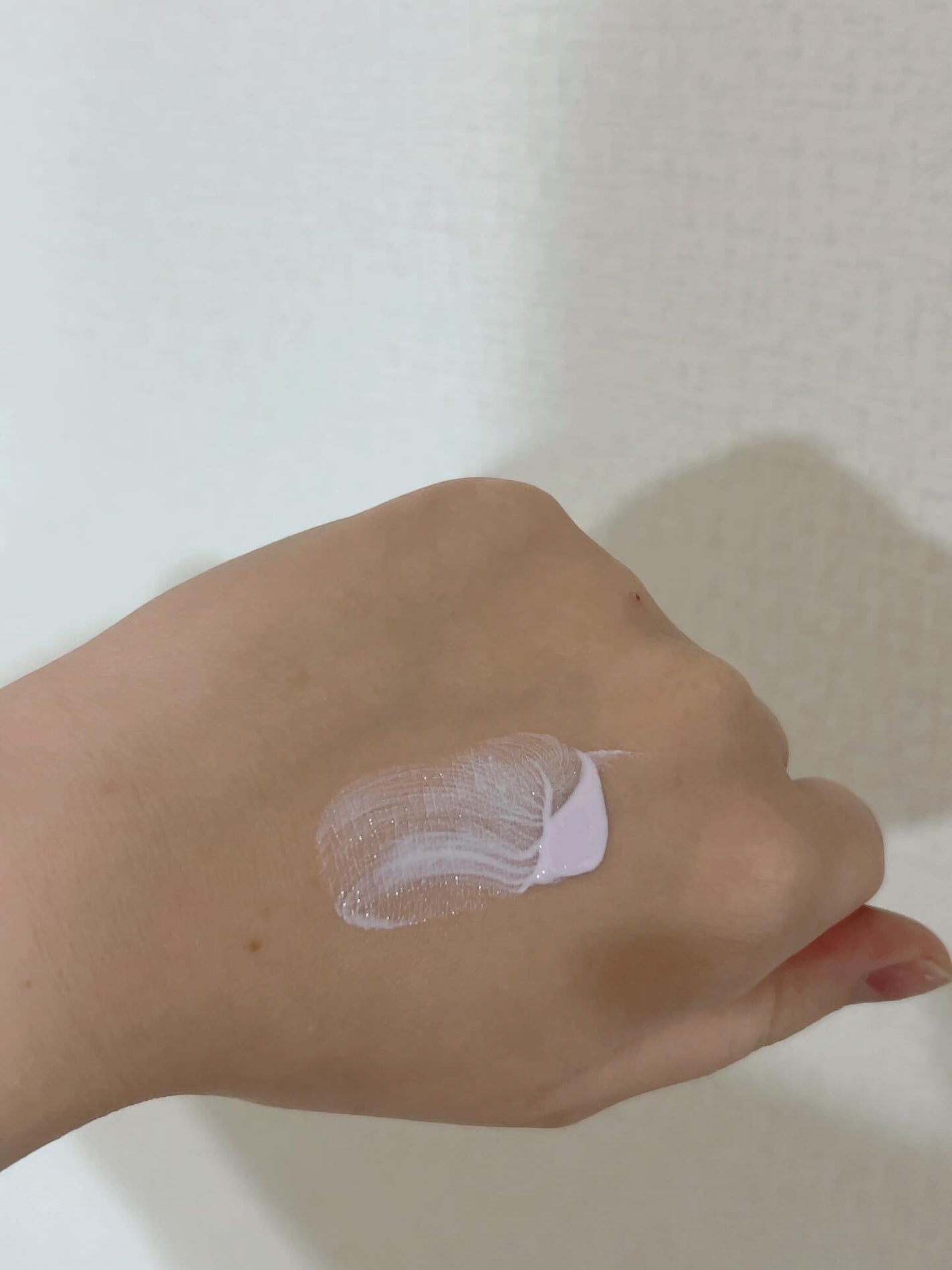 pink_gloss_sa on LIPS 「ダルバ日焼け止め50ml5種SPF50+PA++++/トーンア..」(3枚目)