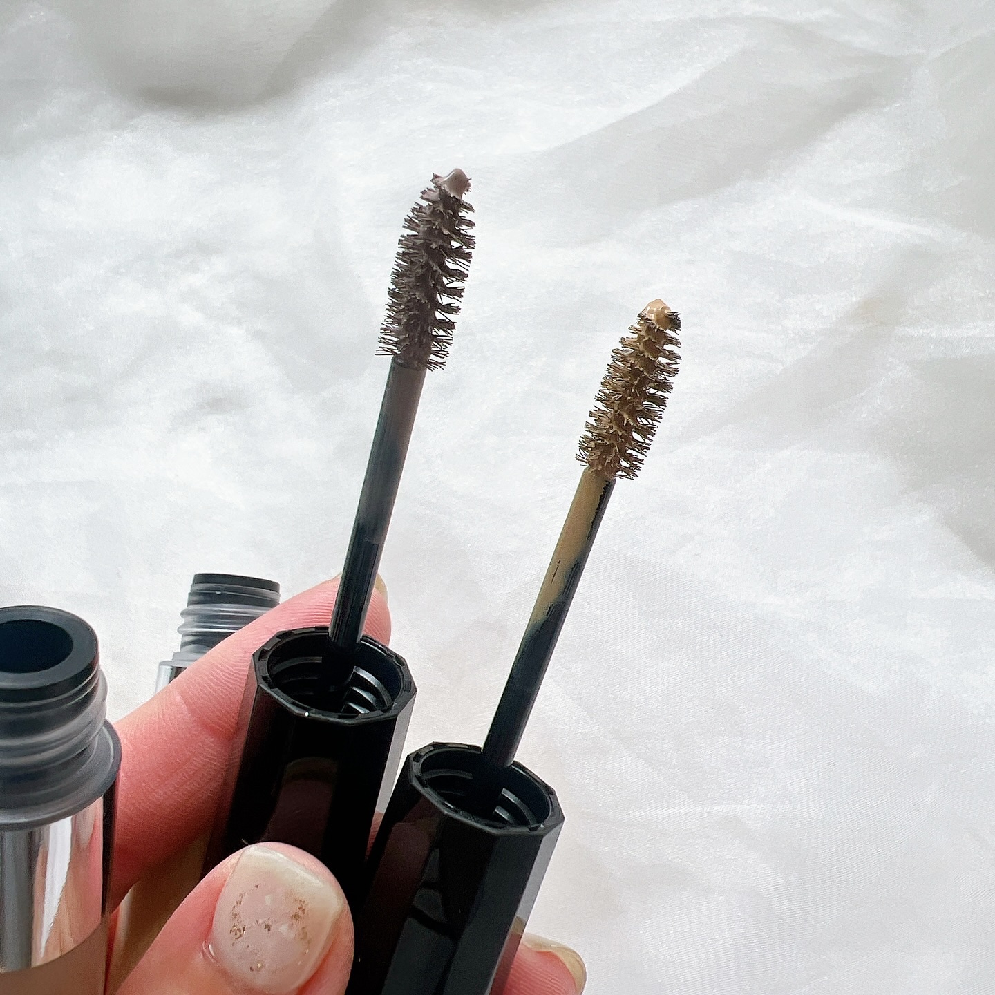 ヘビーローテーション カラーリングアイブロウEX/ヘビーローテーション/眉マスカラを使ったクチコミ（3枚目）