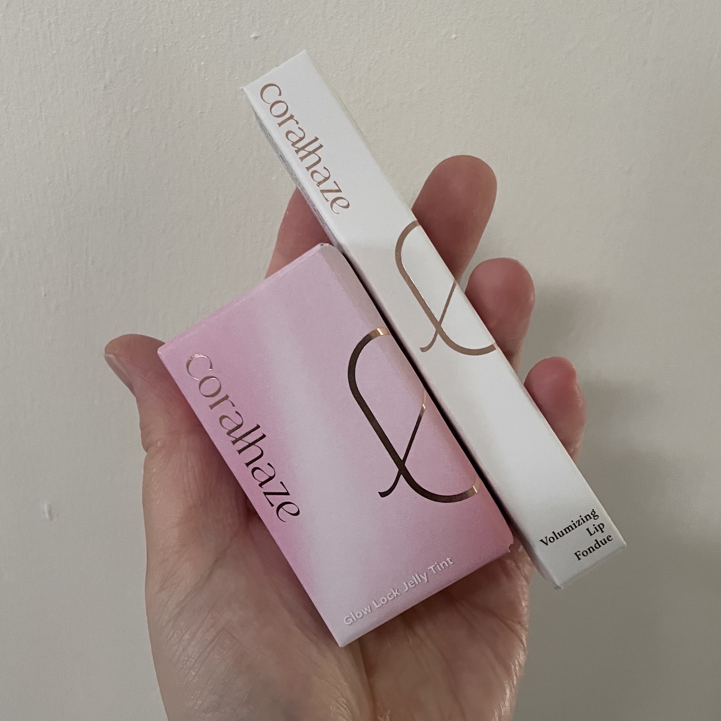 ボリューマイジングフォンデュリップ W04 アウェア/Coralhaze/口紅を使ったクチコミ（2枚目）