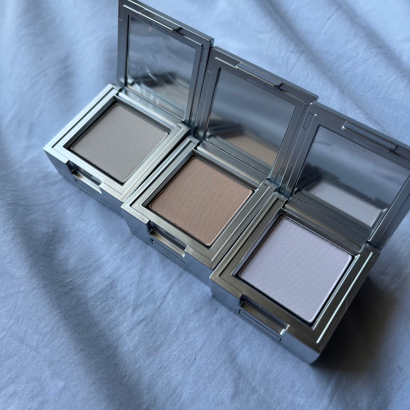 ストロビングフェイスキューブ/TWO SLASH FOUR/ハイライトを使ったクチコミ(3枚目)