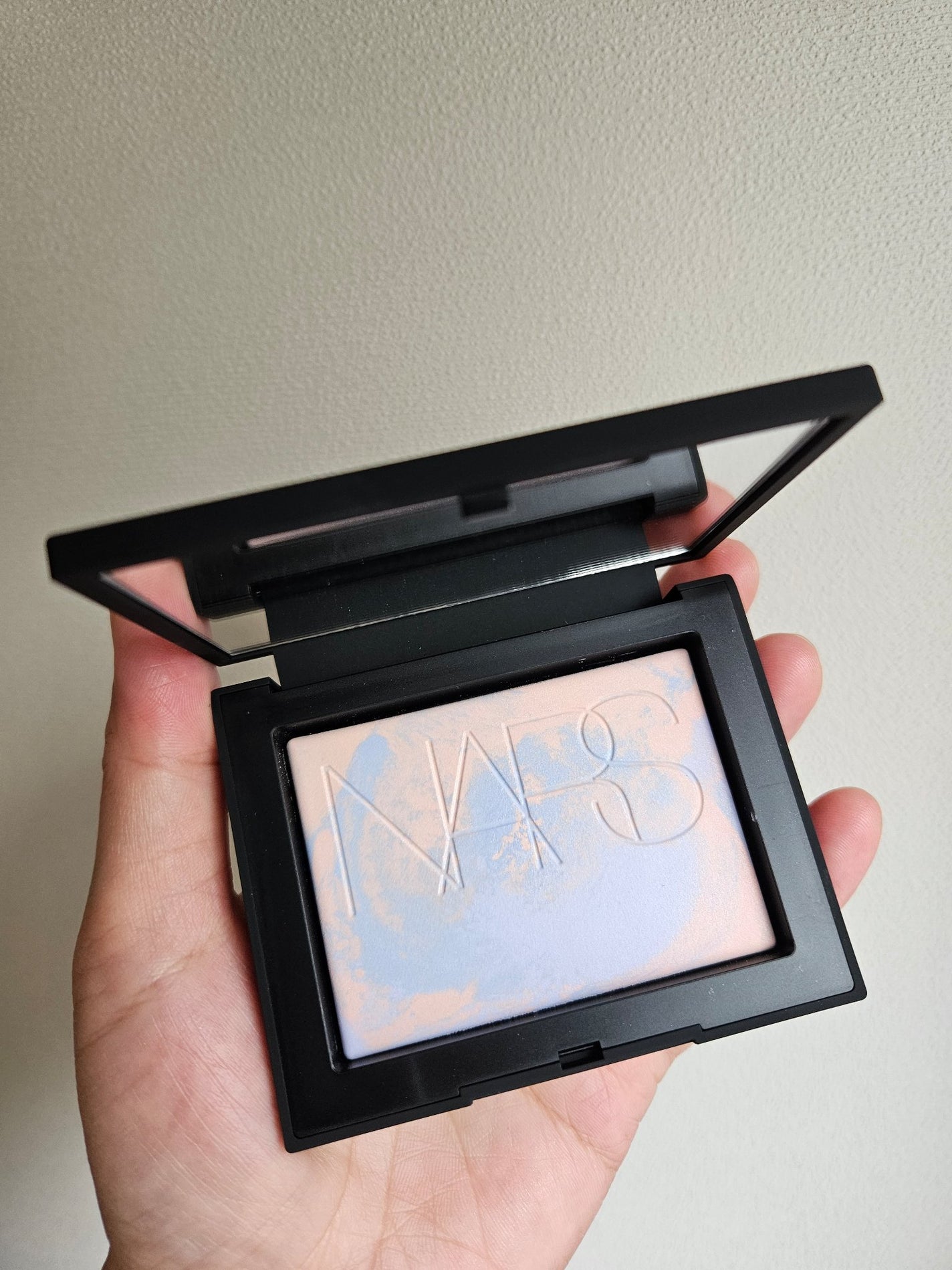 ライトリフレクティング プリズマティックパウダー/NARS/プレストパウダーを使ったクチコミ(2枚目)