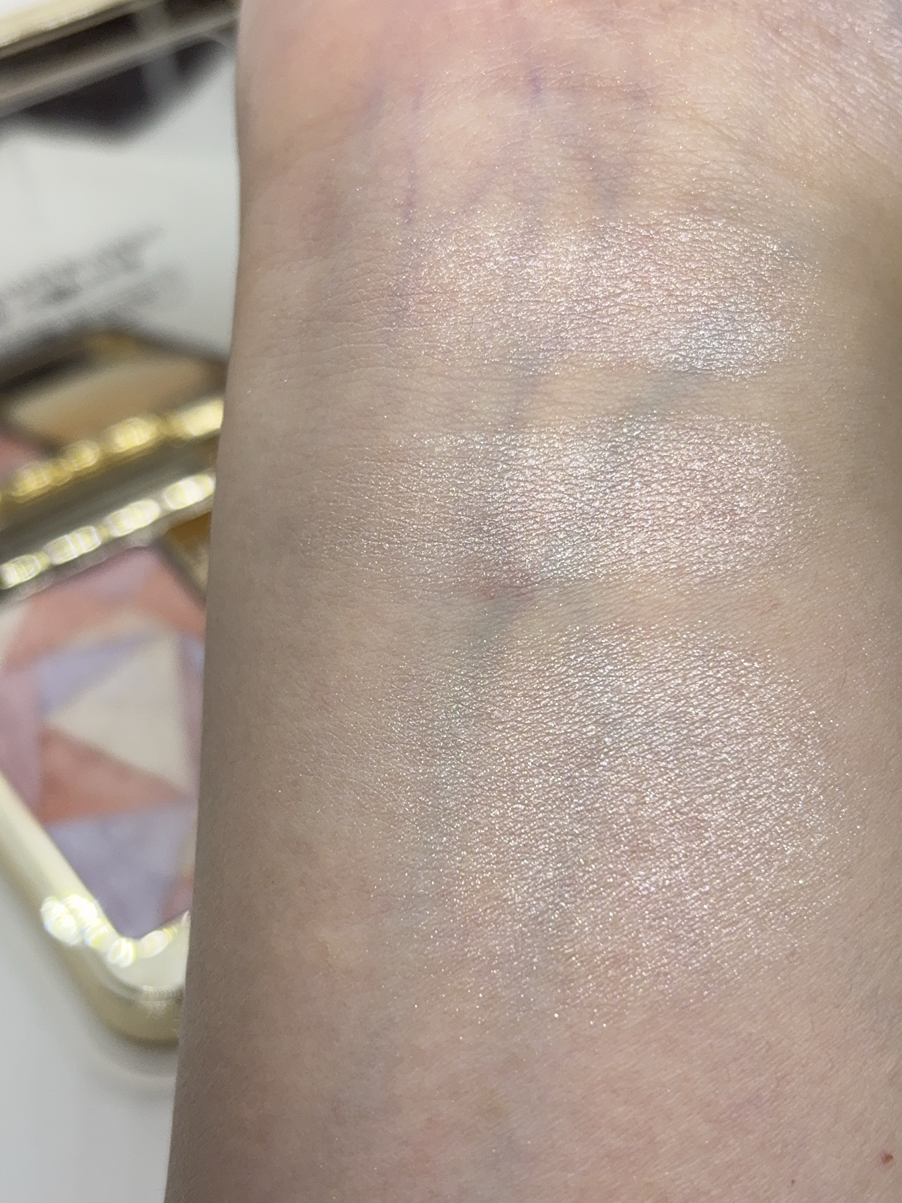 ル・レオスールデクラ /クレ・ド・ポー ボーテ/パウダーハイライトを使ったクチコミ（3枚目）