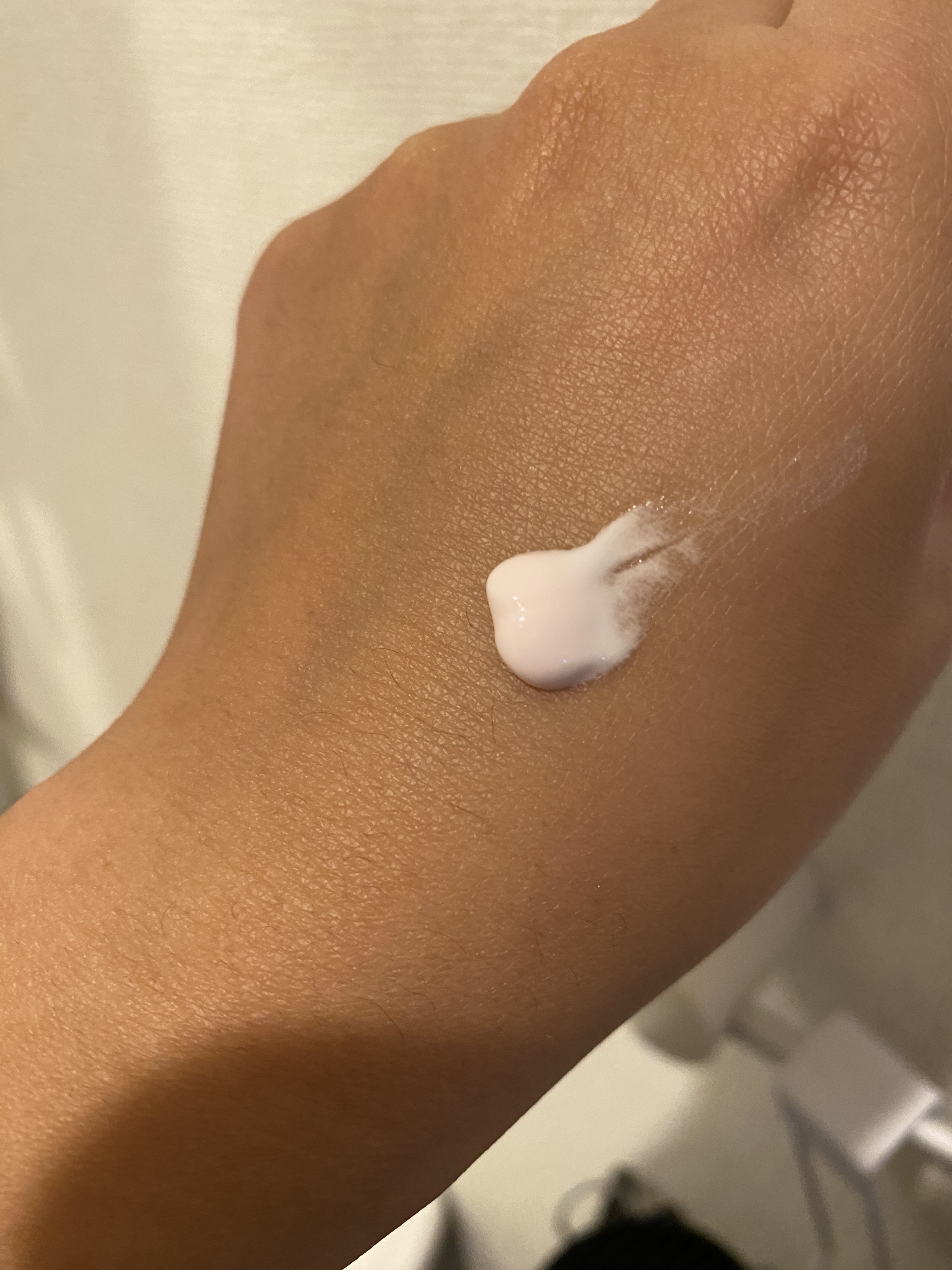 ニベアUV ディープ プロテクト＆ケア トーンアップ エッセンス/ニベア/日焼け止めローションを使ったクチコミ（3枚目）