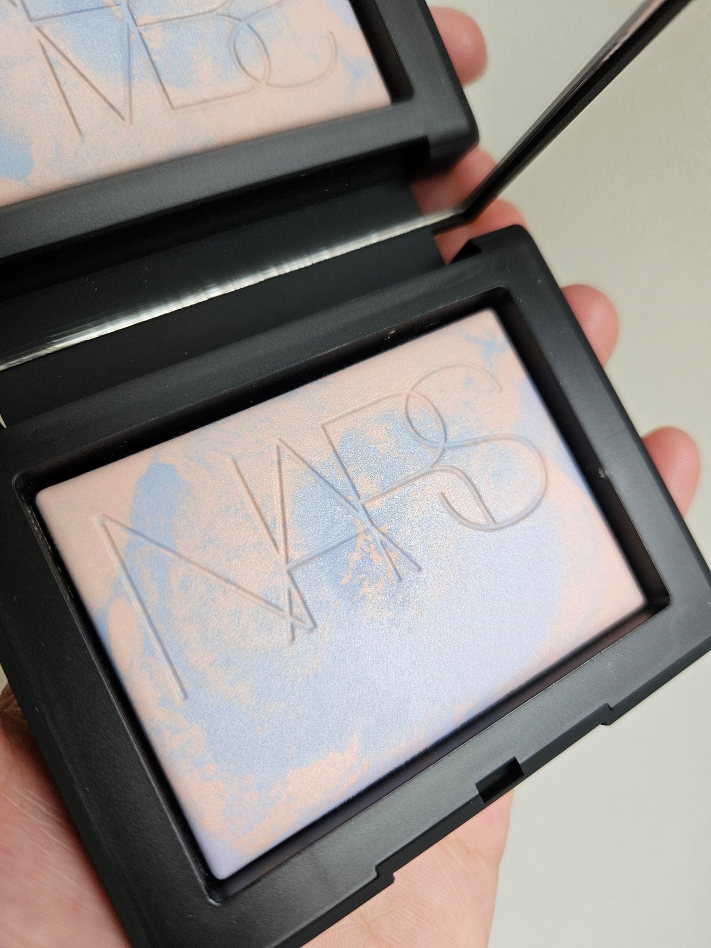 ライトリフレクティング プリズマティックパウダー/NARS/プレストパウダーを使ったクチコミ(3枚目)