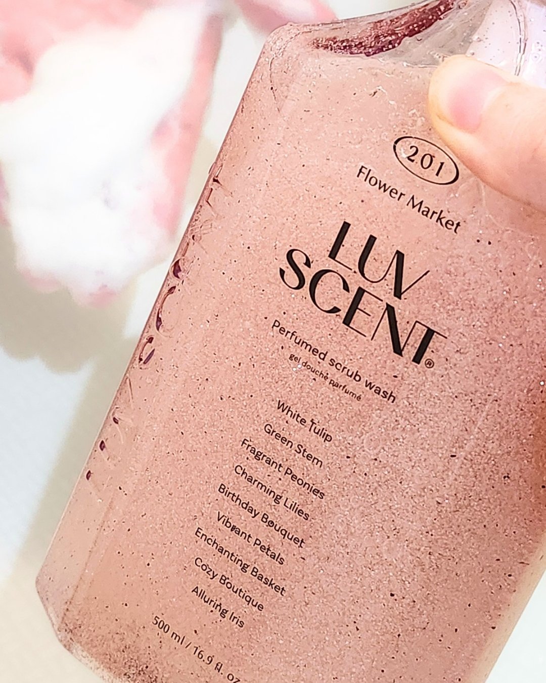 スクラブボディウォッシュ フラワーマーケット ホワイトチューリップ/LUV SCENT/ボディスクラブを使ったクチコミ（3枚目）