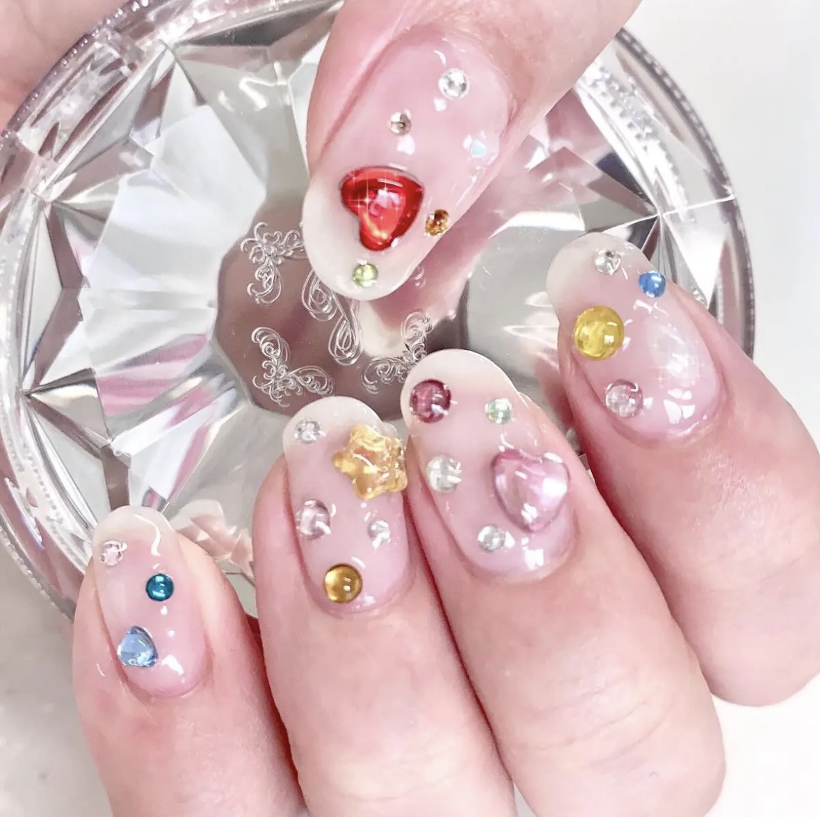 #セルフネイル,#宝石ネイル,#ジェルネイル,#プチプラネイル,#キラキラネイル,#セリアジェルネイル,#セリアネイル,#ネイル,#透け感宝石ネイルのネイルデザイン