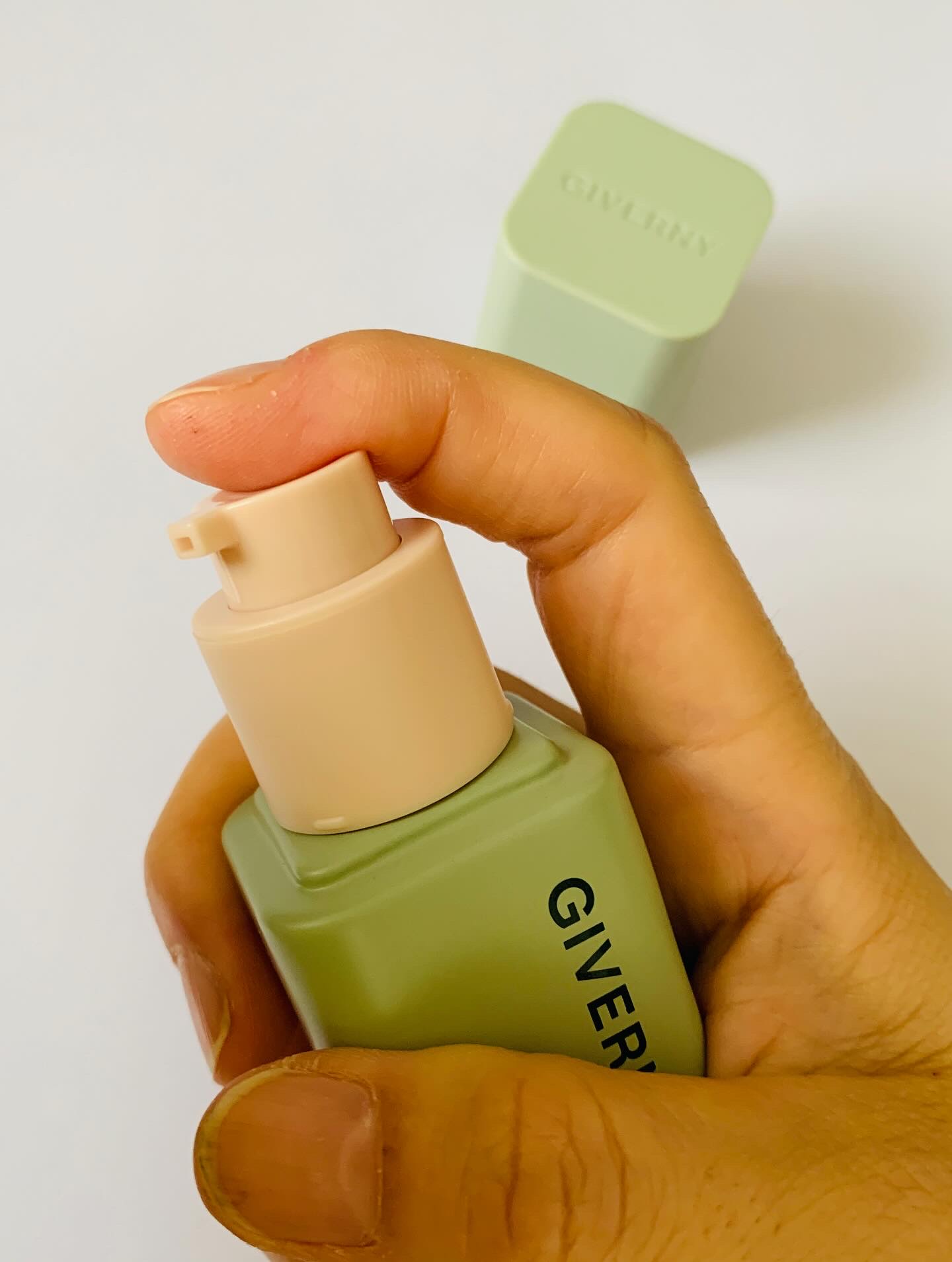 ジヴェルニー 密着カバーファンデーション/GIVERNY/リキッドファンデーションを使ったクチコミ（3枚目）