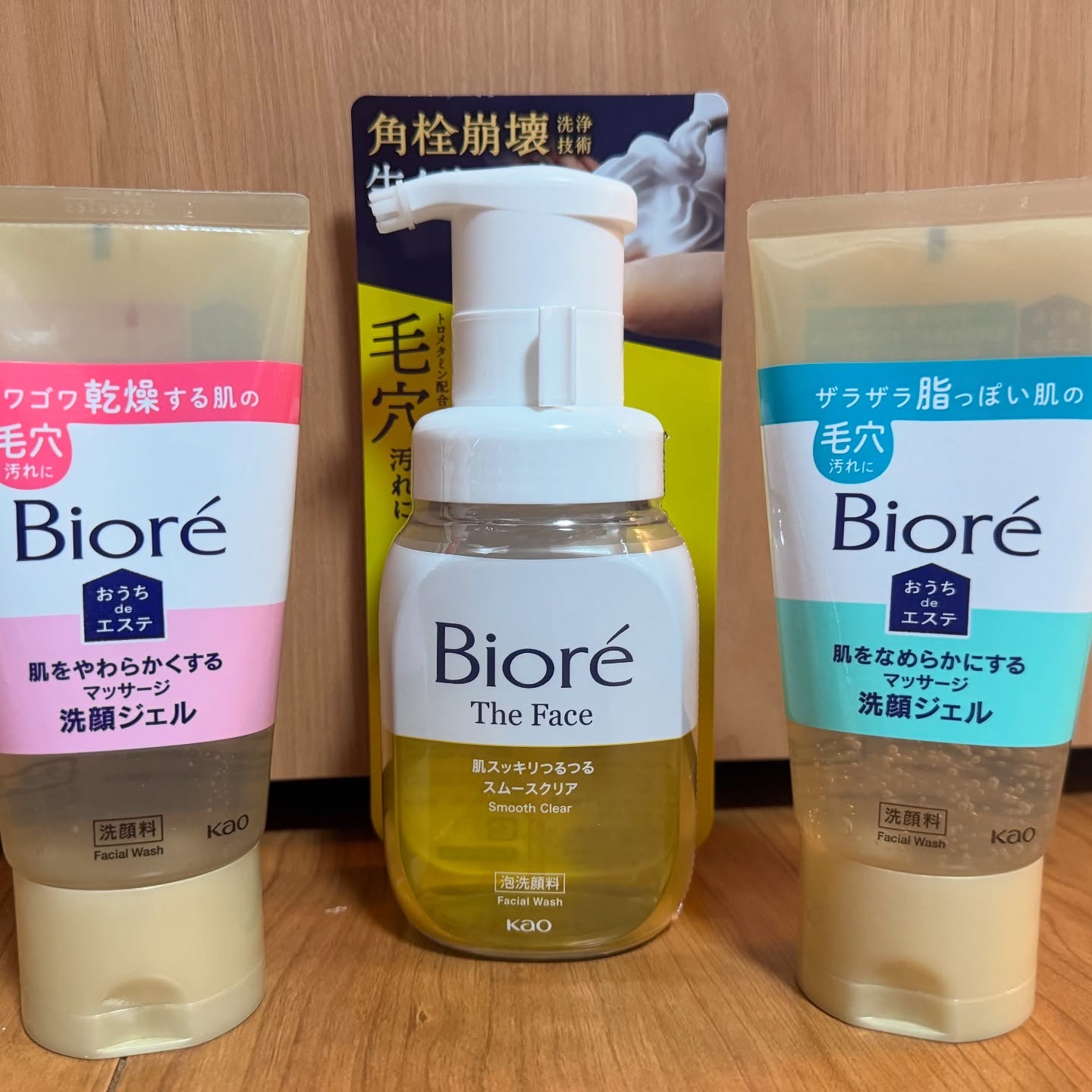 🌟ザフェイス泡洗顔料
スムースクリア
本当に生クリームみたいで🍰
肌につけた瞬間気持ちよくもっちり肌にしてくれます♡
ポンプ式なのでとっで便利〜🐱

🌟 おうちdeエステ
 肌をなめらかにするマッサージ洗顔ジェル
夏には最適な洗顔ジ