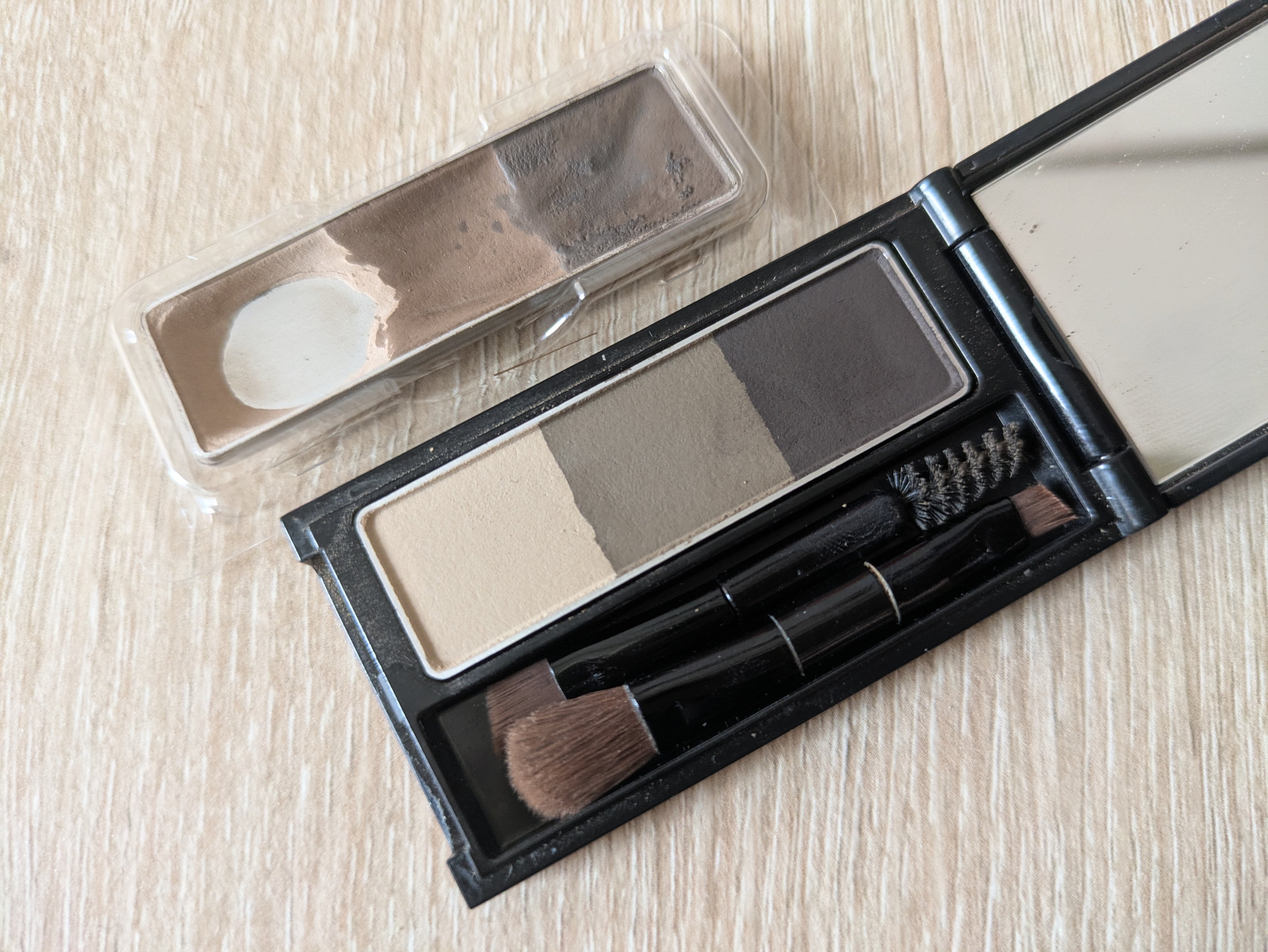 ケイト デザイニングアイブロウ3D/KATE/パウダーアイブロウを使ったクチコミ（2枚目）