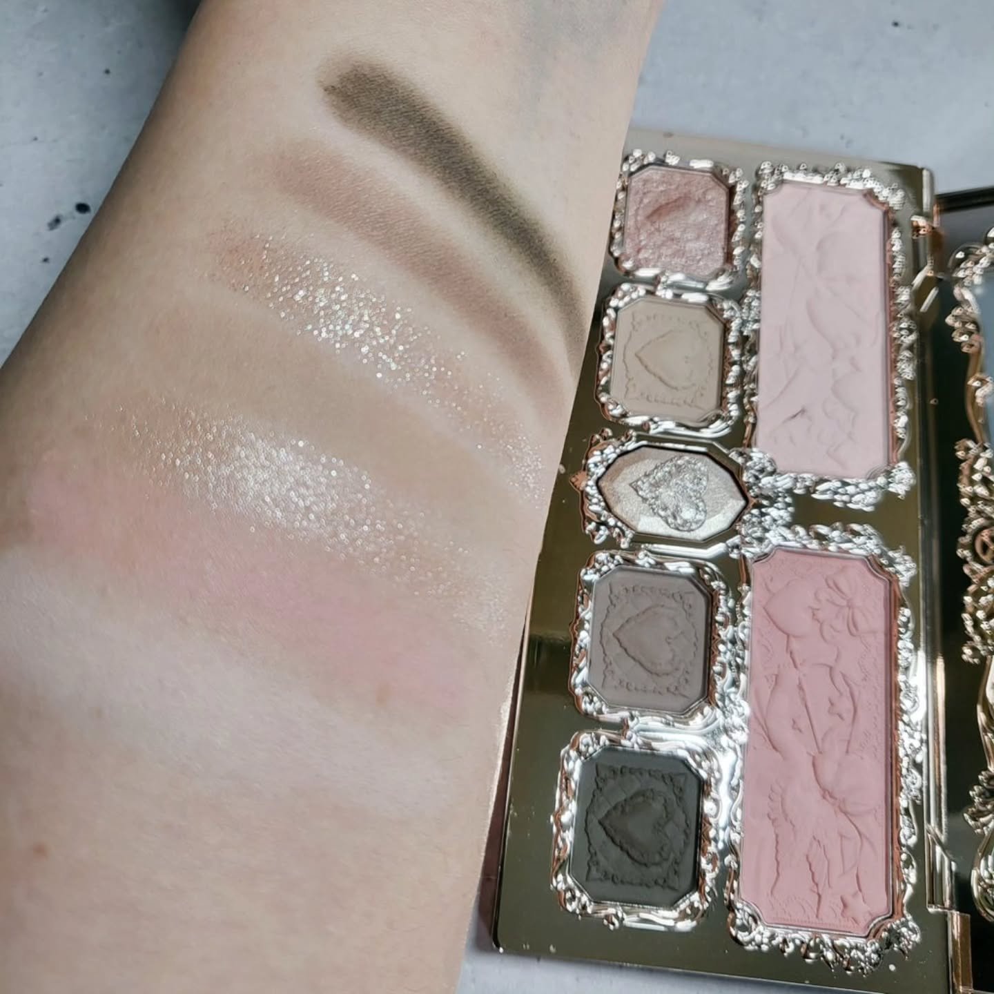 ストロベリーキューピッドコレクション メイクアップパレット/FlowerKnows/アイシャドウパレットを使ったクチコミ（3枚目）