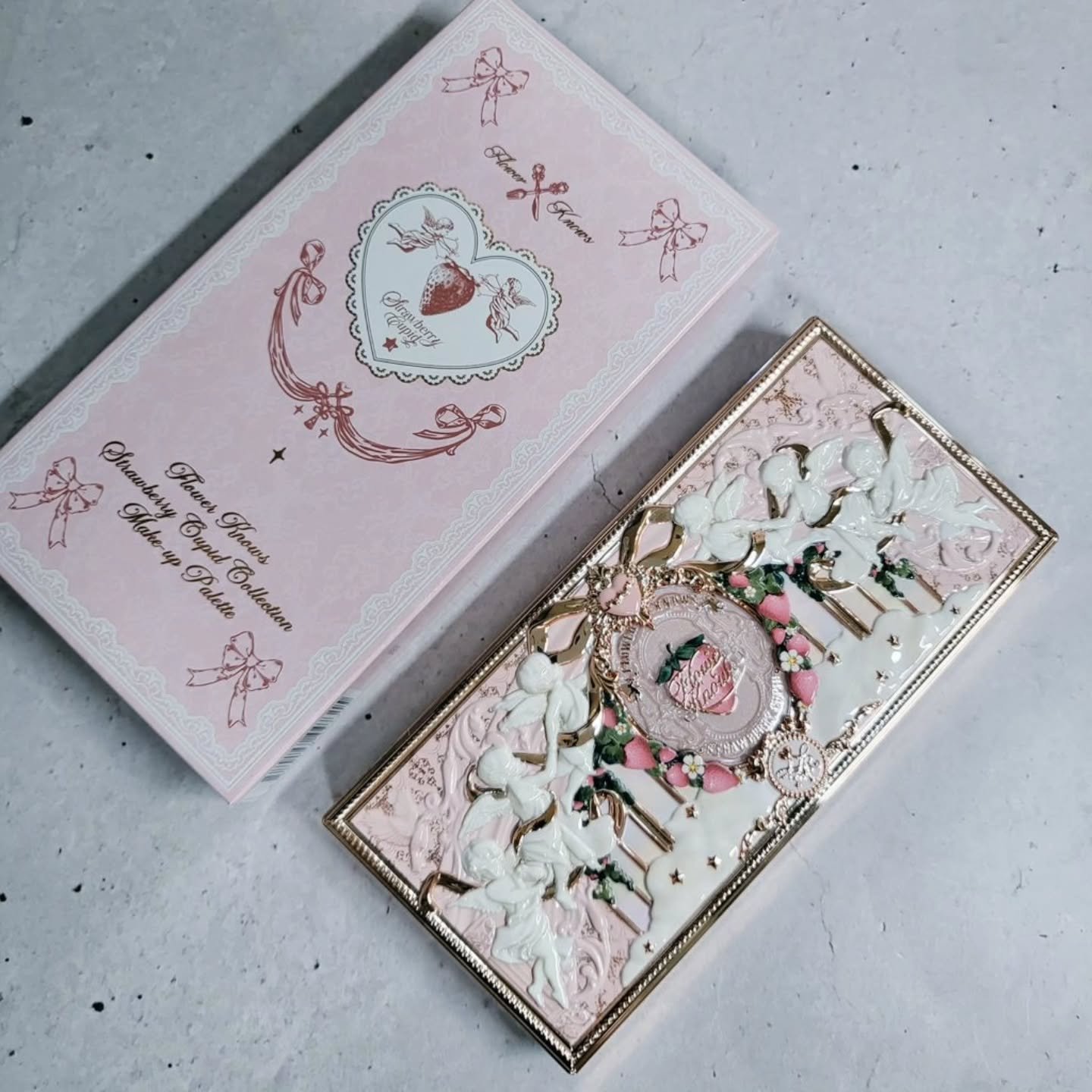 ストロベリーキューピッドコレクション メイクアップパレット/FlowerKnows/アイシャドウパレットを使ったクチコミ（1枚目）