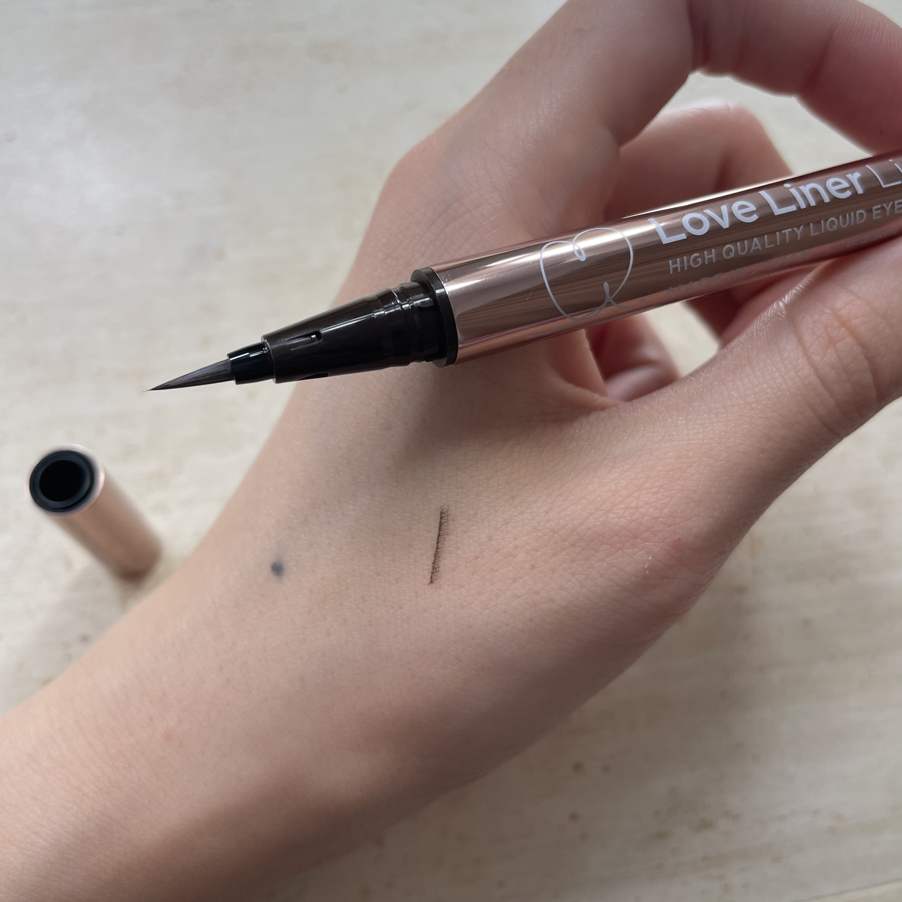 リキッドアイライナーR4/ラブ・ライナー/リキッドアイライナーを使ったクチコミ（2枚目）