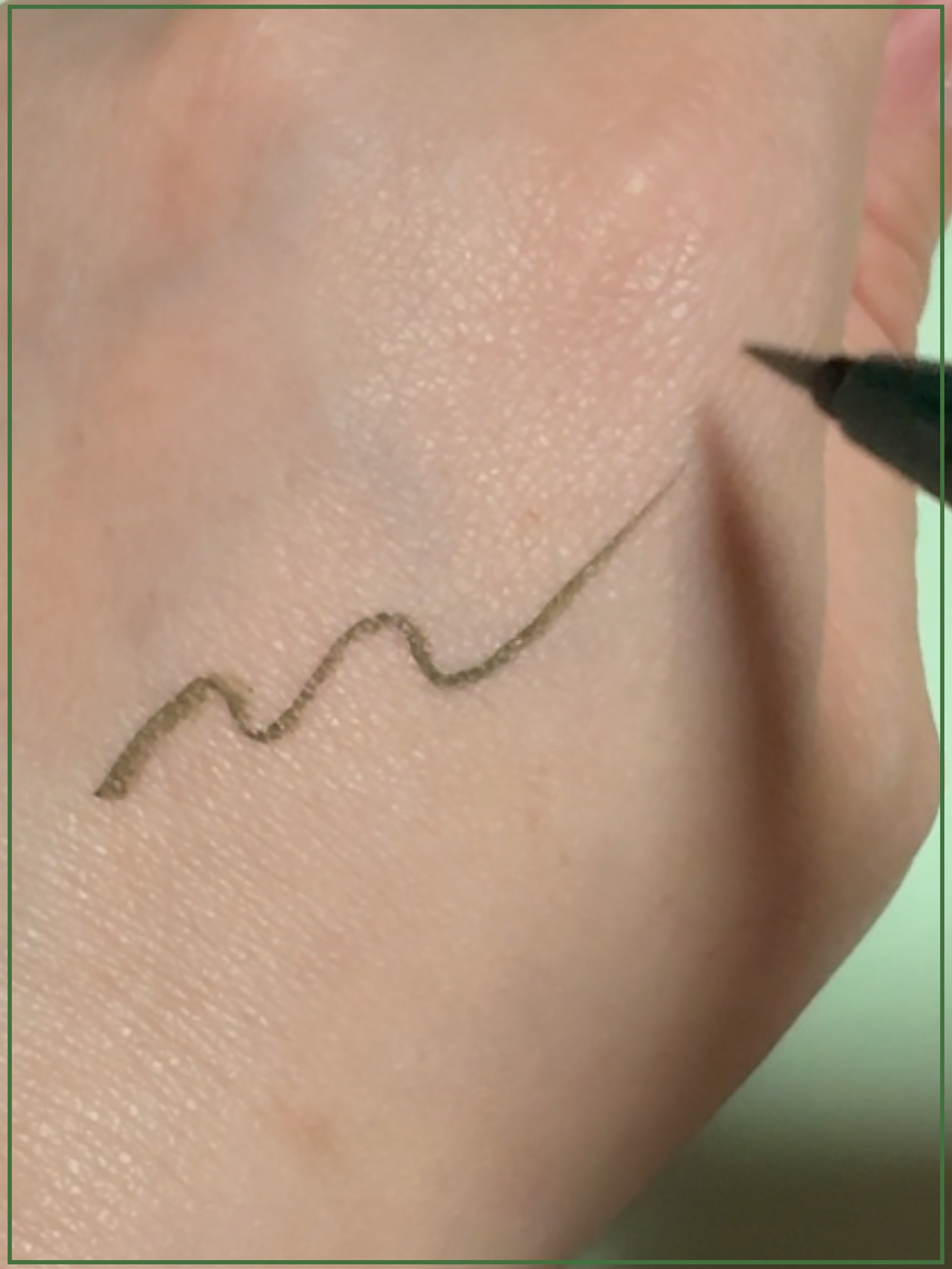 カラーミーツ アイライナー/リリーフルール/リキッドアイライナーを使ったクチコミ（2枚目）