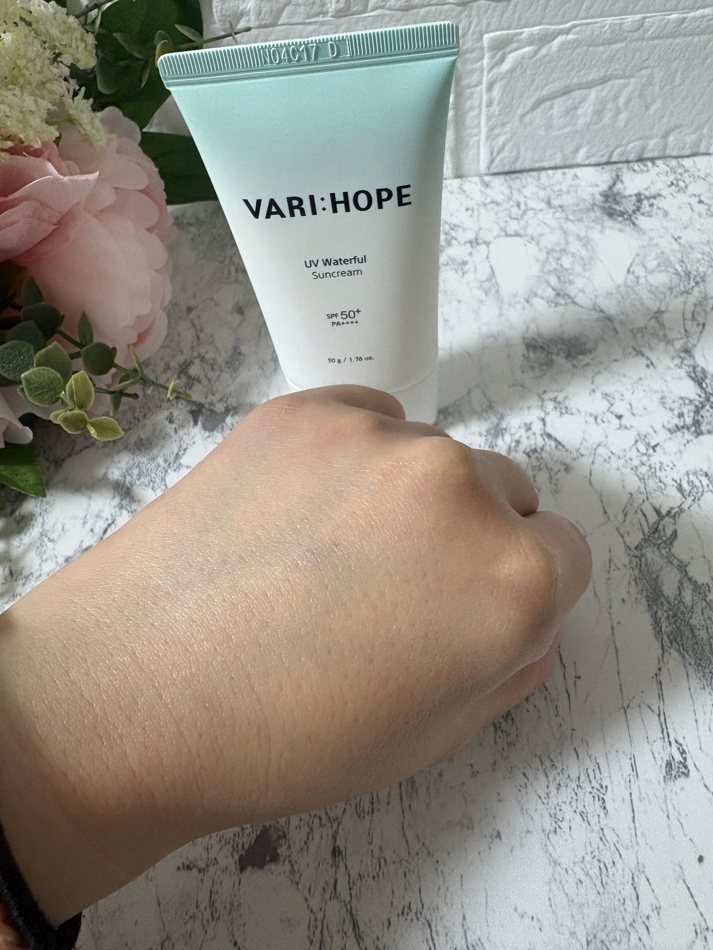 しろこ on LIPS 「ヒノキ水配合UVUVウォーターフル日焼け止めSPF50+PA+..」(4枚目)
